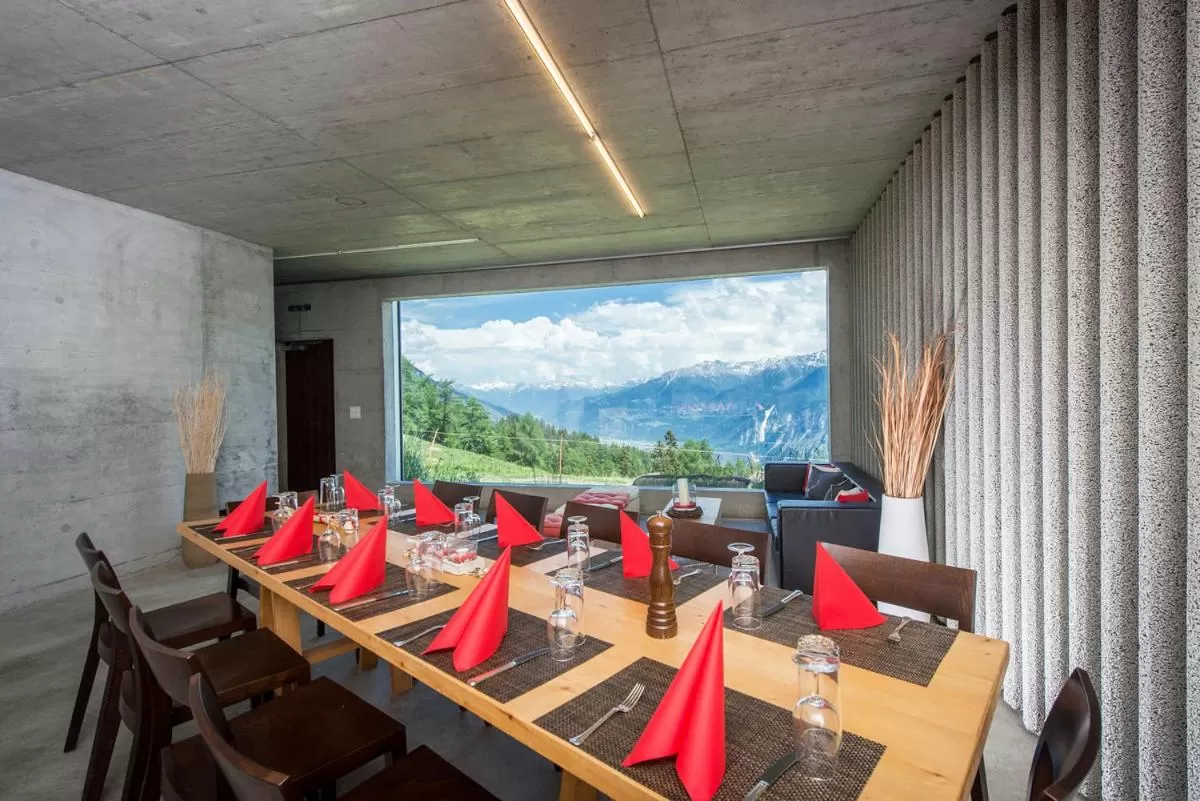 Restaurant/Places to Eat in Le Mayen de Colombire