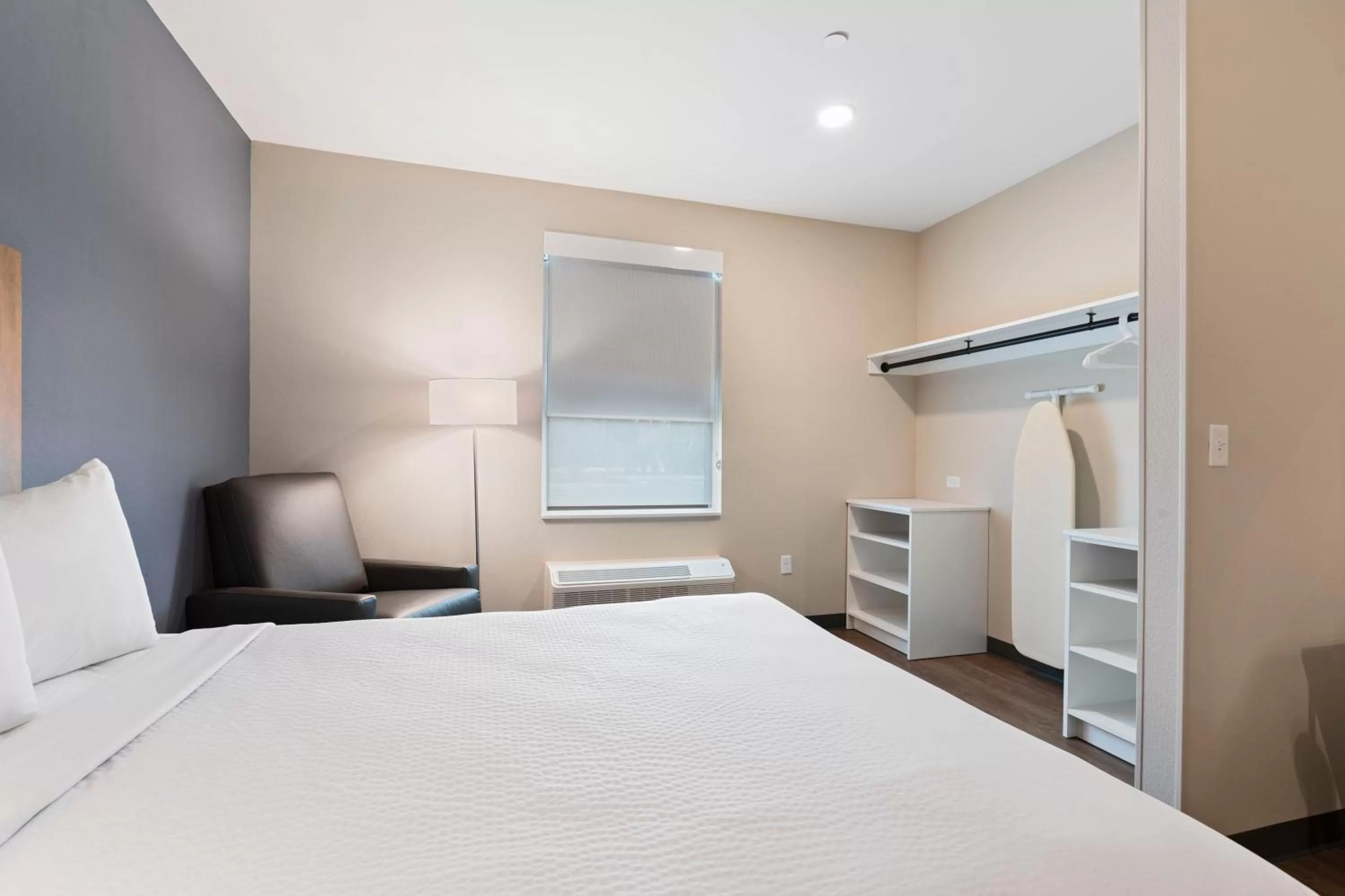 Bed in Extended Stay America Premier Suites - Melbourne - Palm Bay
