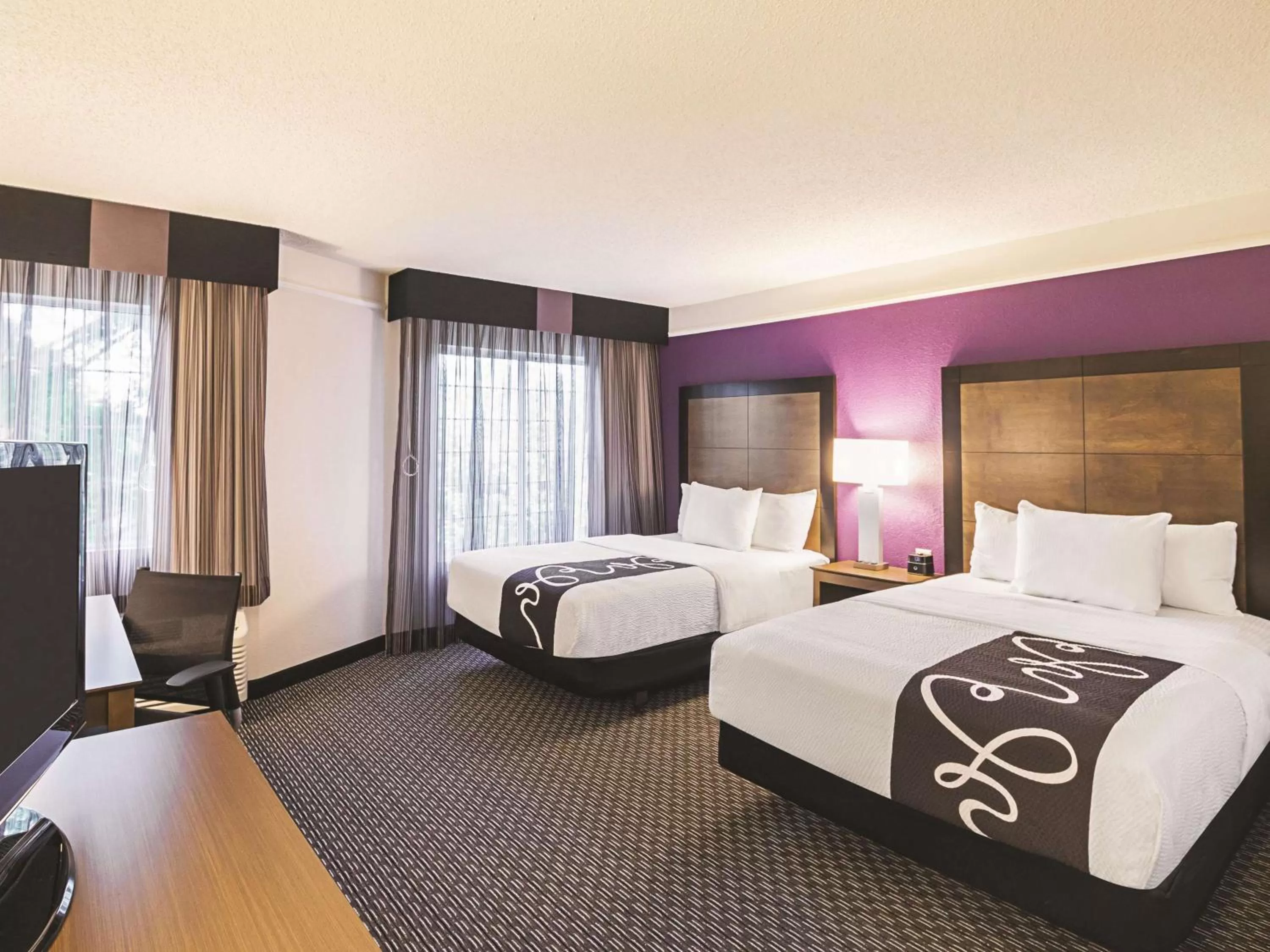 Photo of the whole room, Bed in La Quinta by Wyndham Fort Worth North