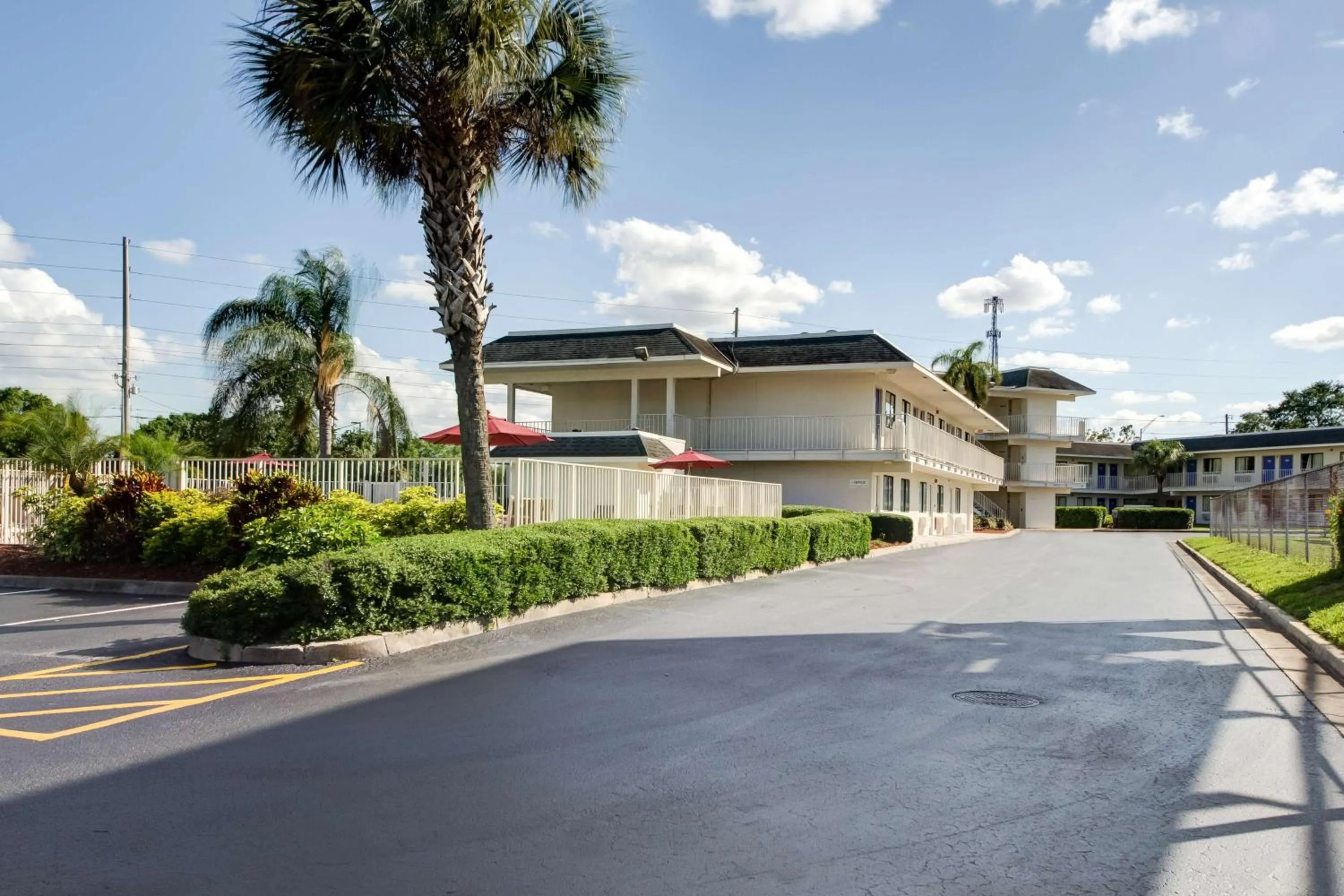 Property building in Motel 6-Lakeland, FL