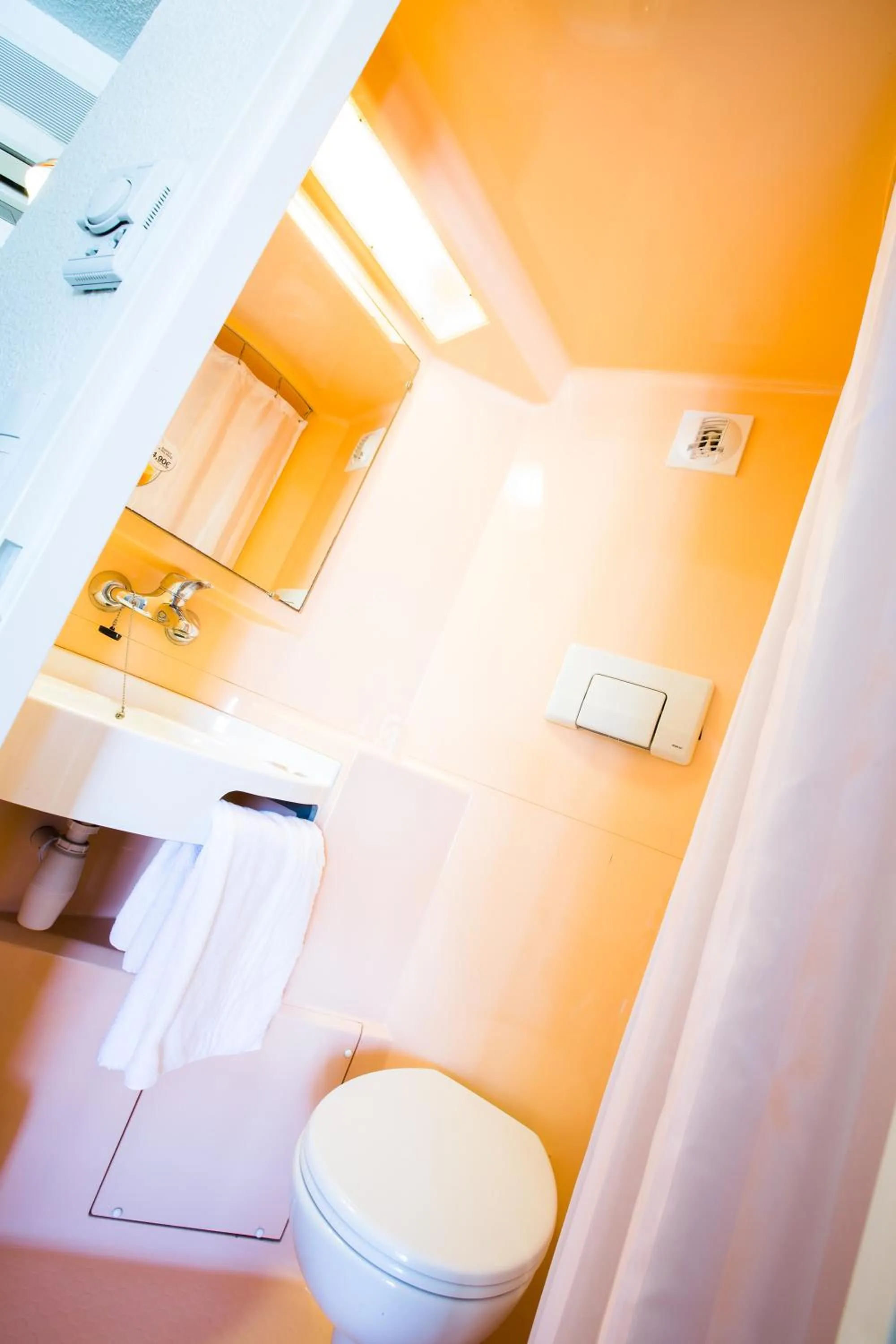 Shower in Première Classe Clermont Ferrand Nord