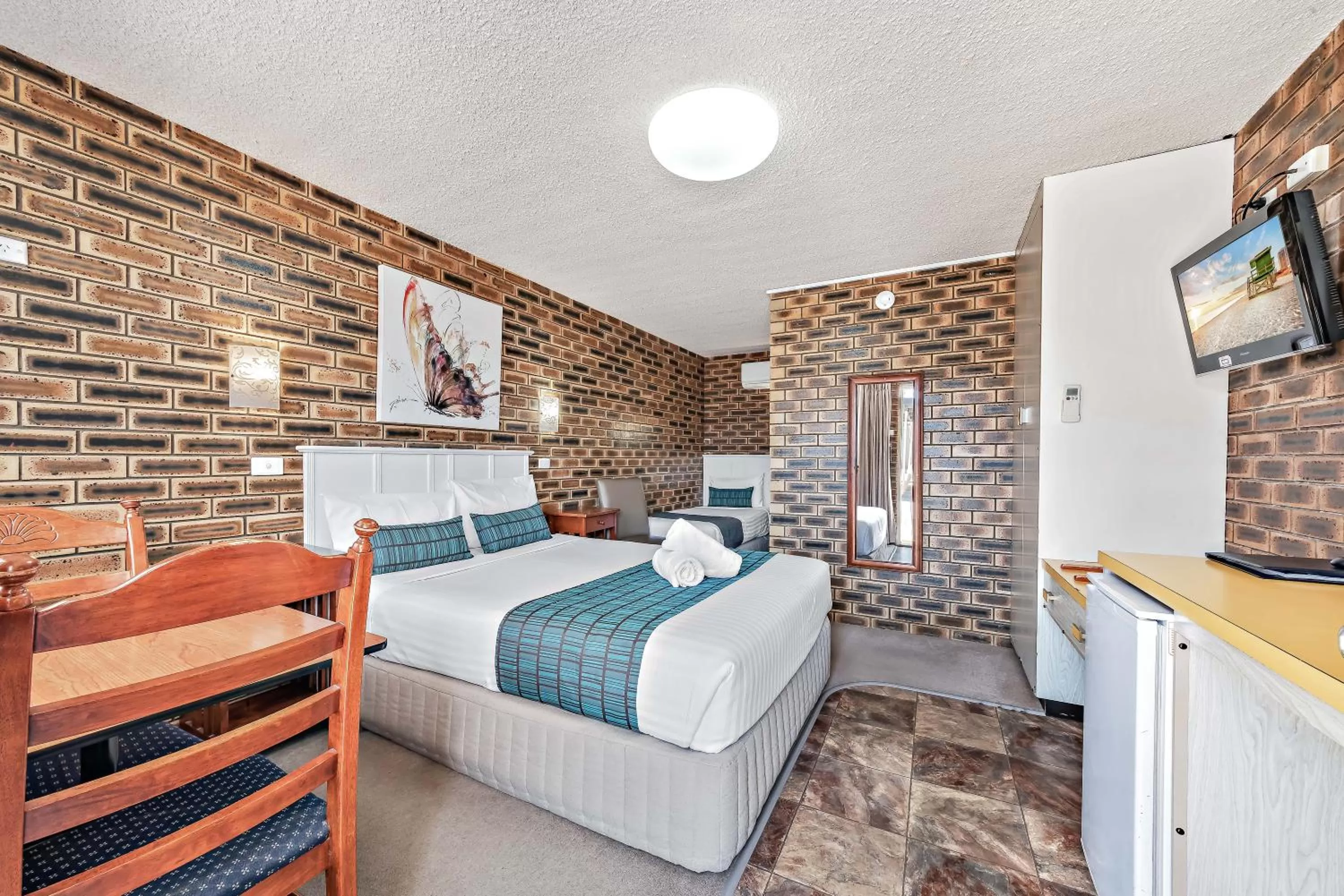 Bed in Apple & Grape Motel