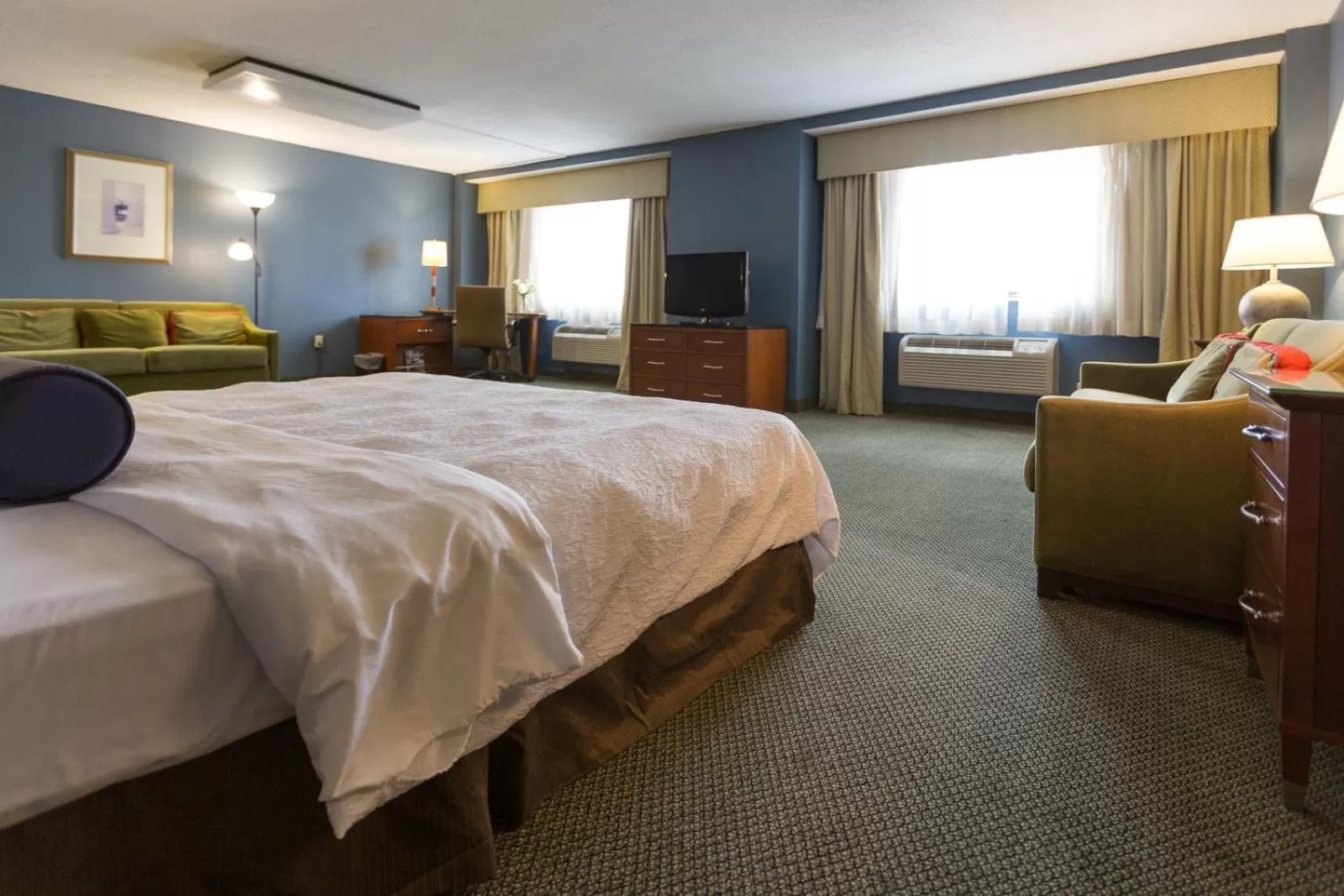 Photo of the whole room, Bed in Capital Plaza Hotel