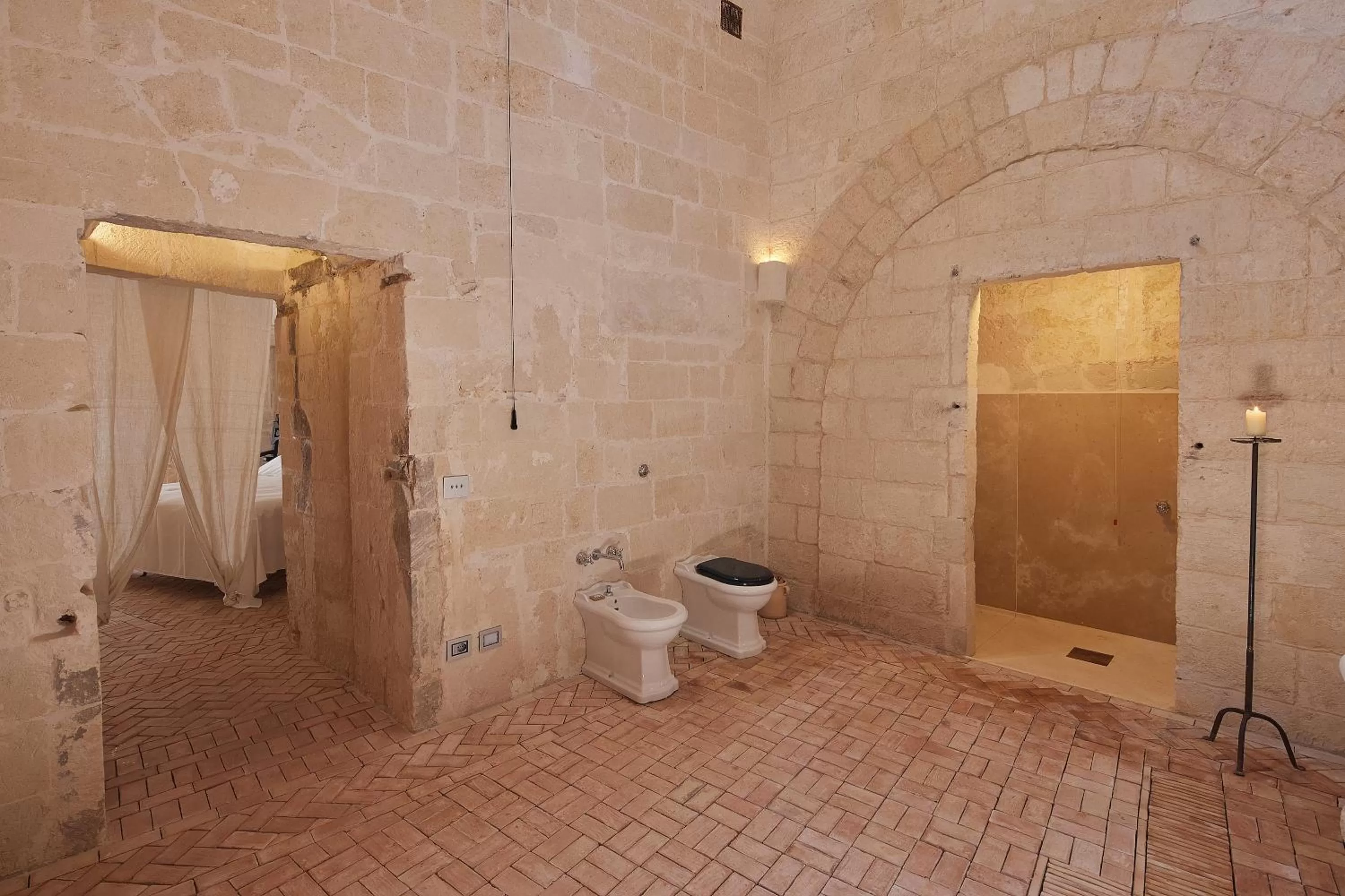 Shower in Sextantio Le Grotte Della Civita