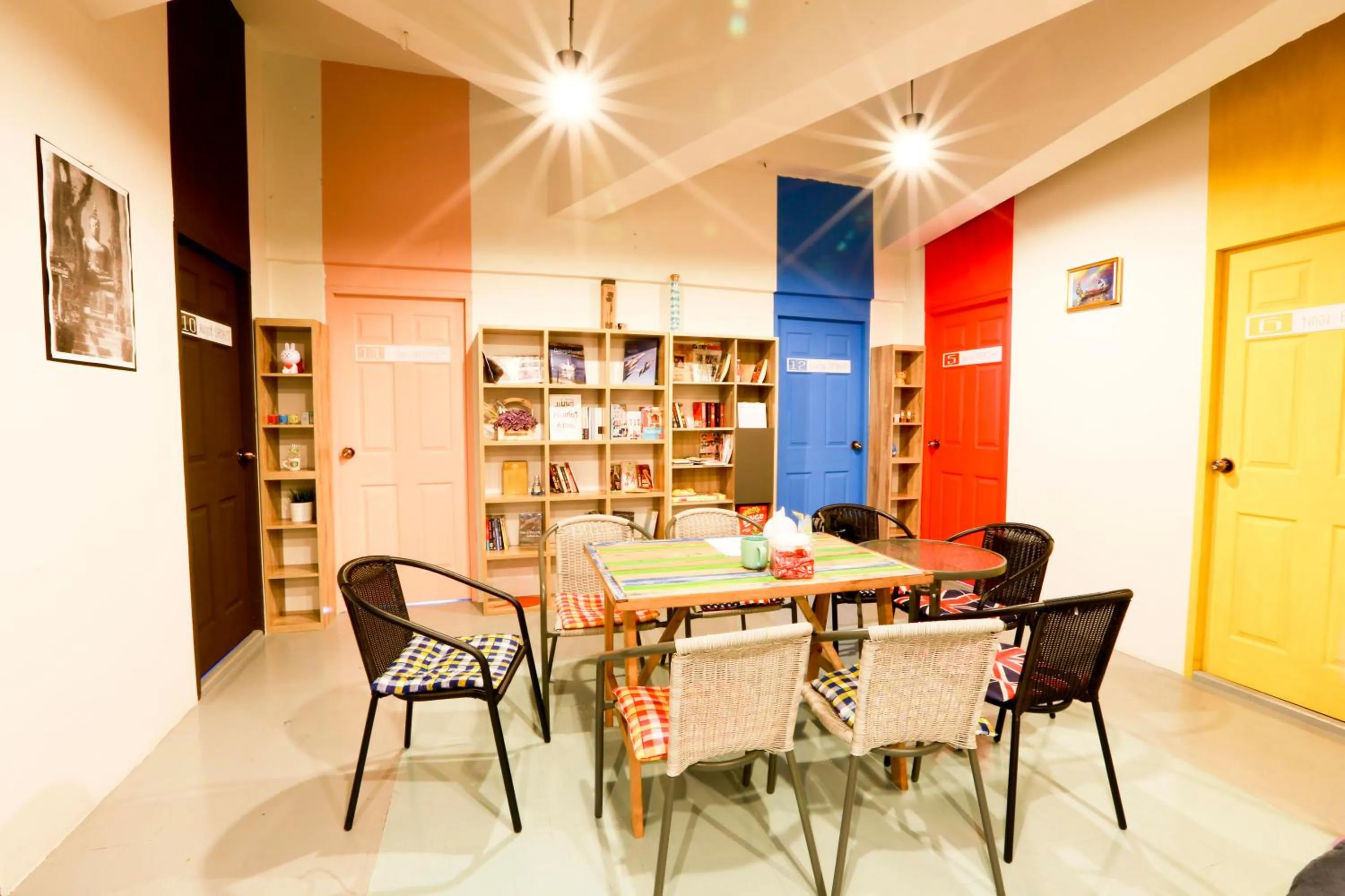 Area and facilities in Zee Thai Hostel