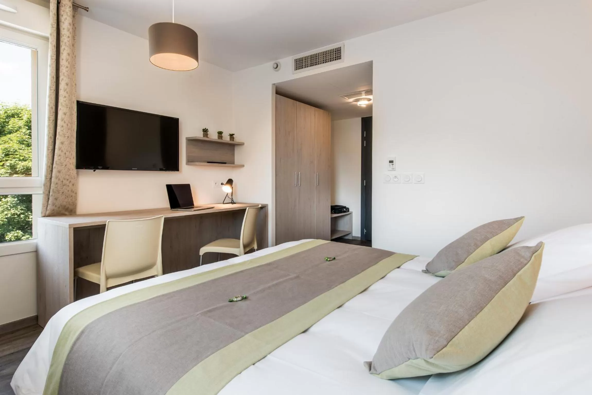 Bed in Hotel du Grand Parc