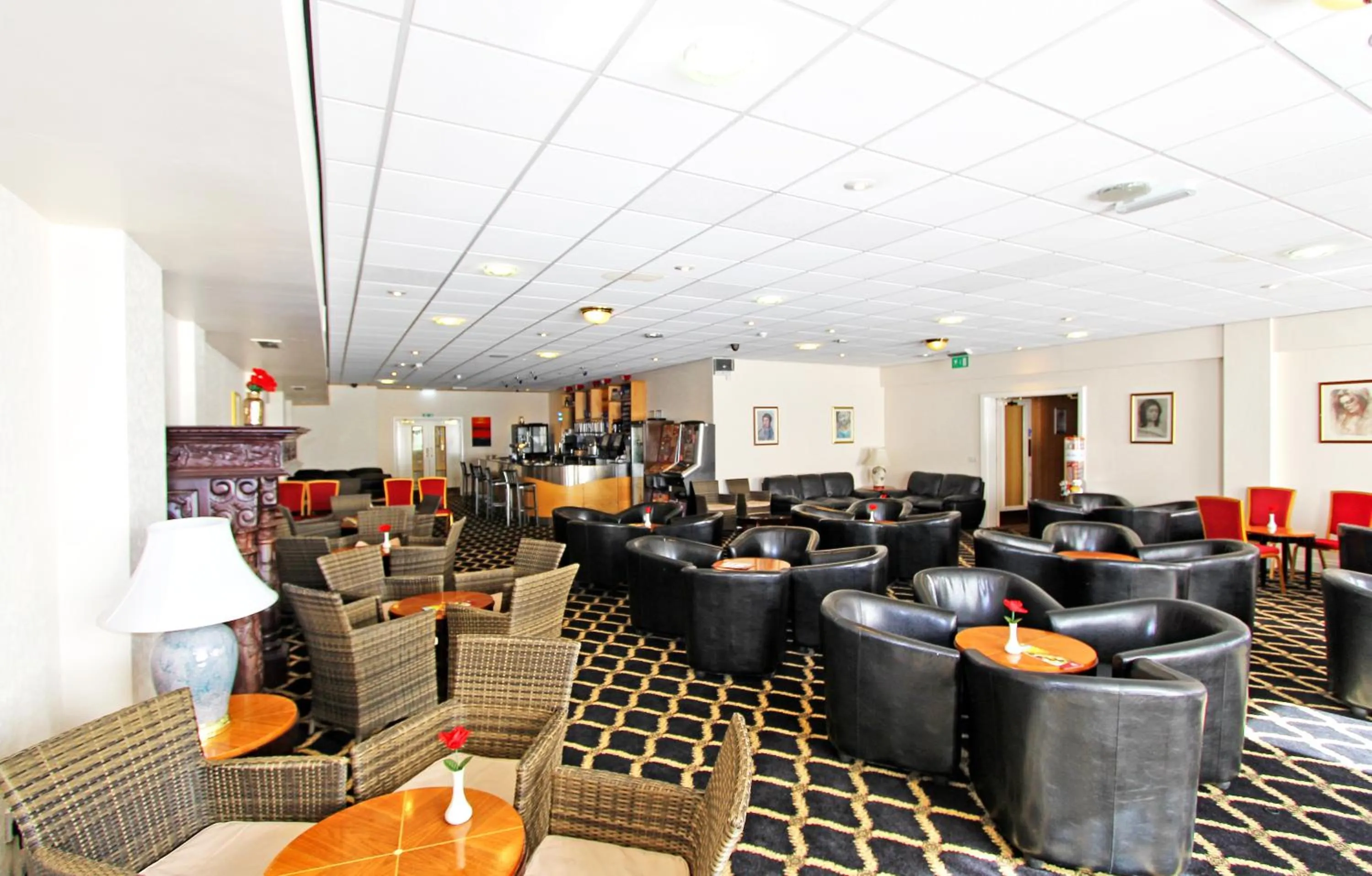 Lounge or bar in Britannia Bournemouth Hotel