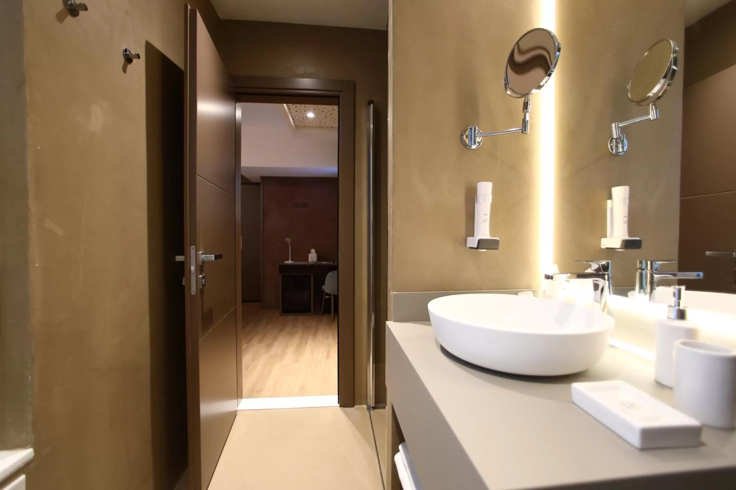 Bathroom in Hotel Bell'arrivo by Dori