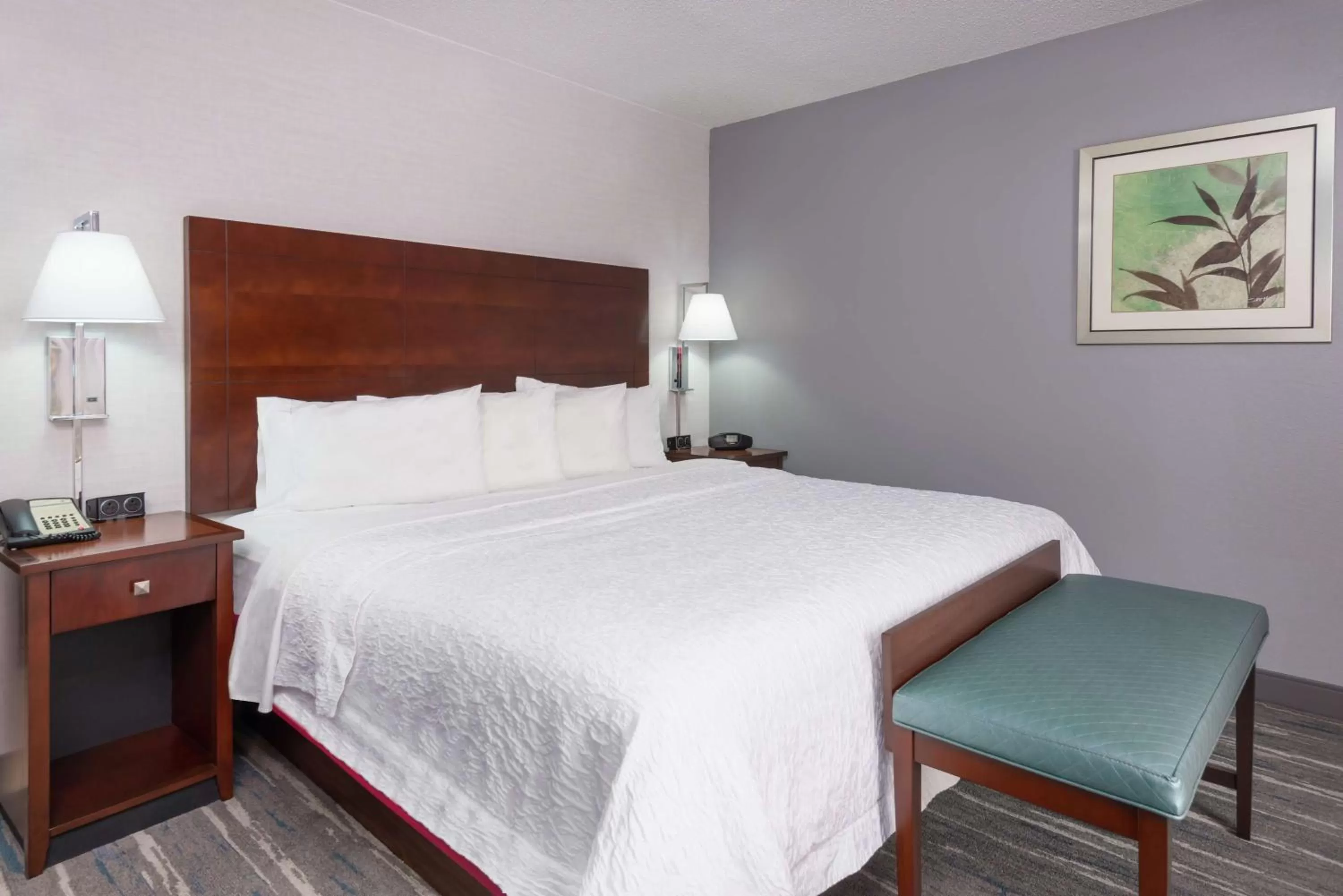 Bed in Hampton Inn & Suites Orlando Airport at Gateway Village