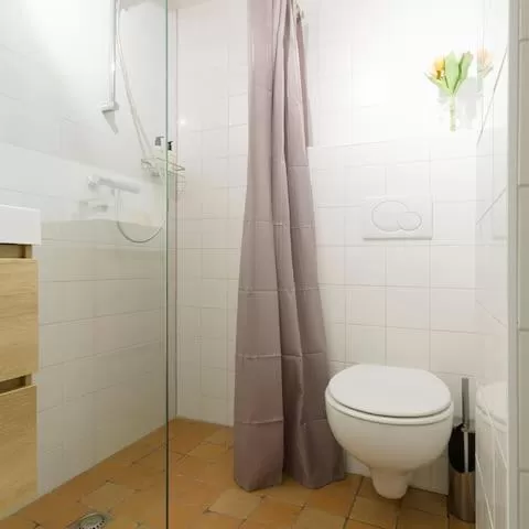 Bathroom in Ground floor Jordaan Apartment