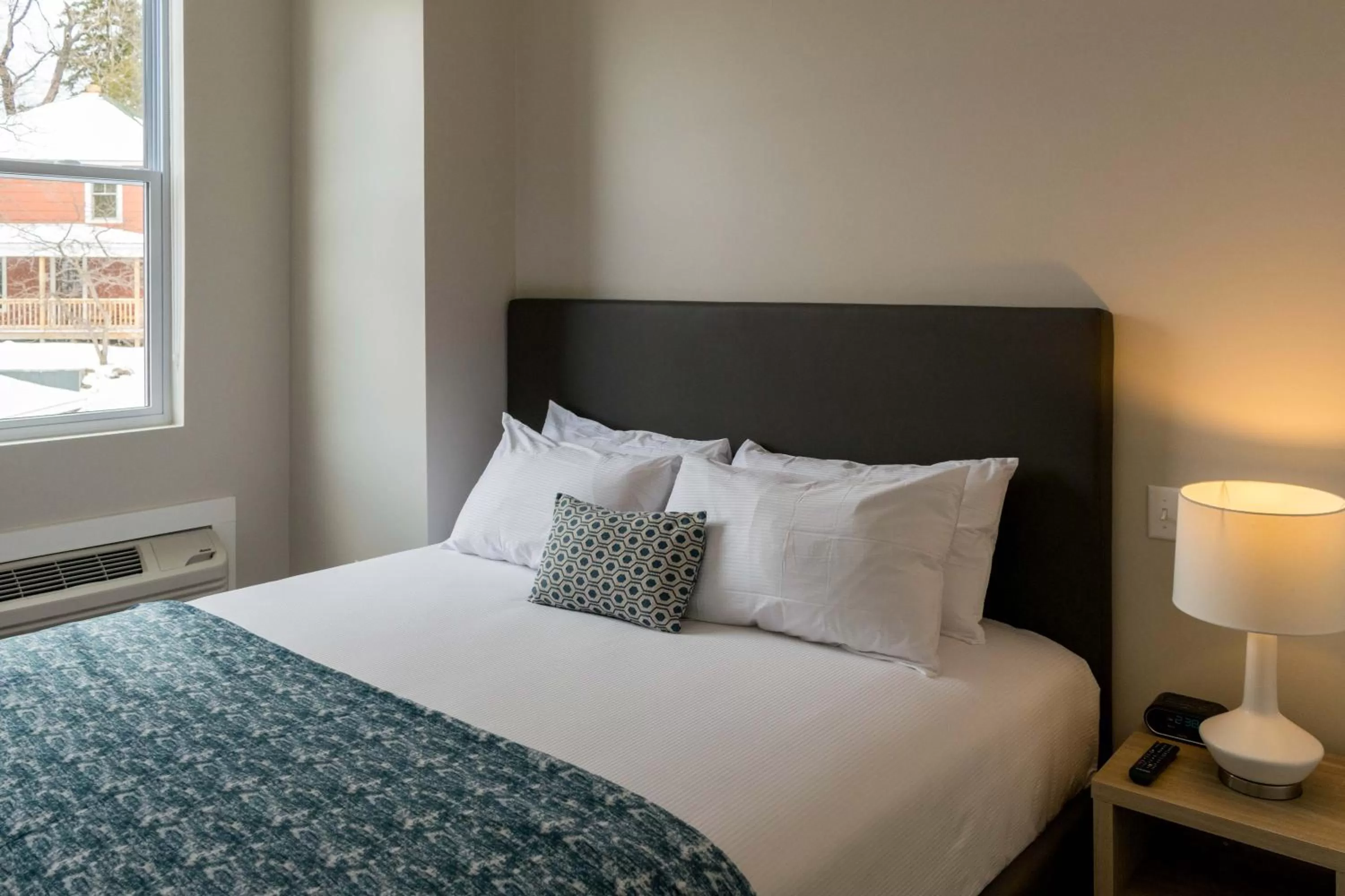 Bed in Lake Placid Inn: Main Street