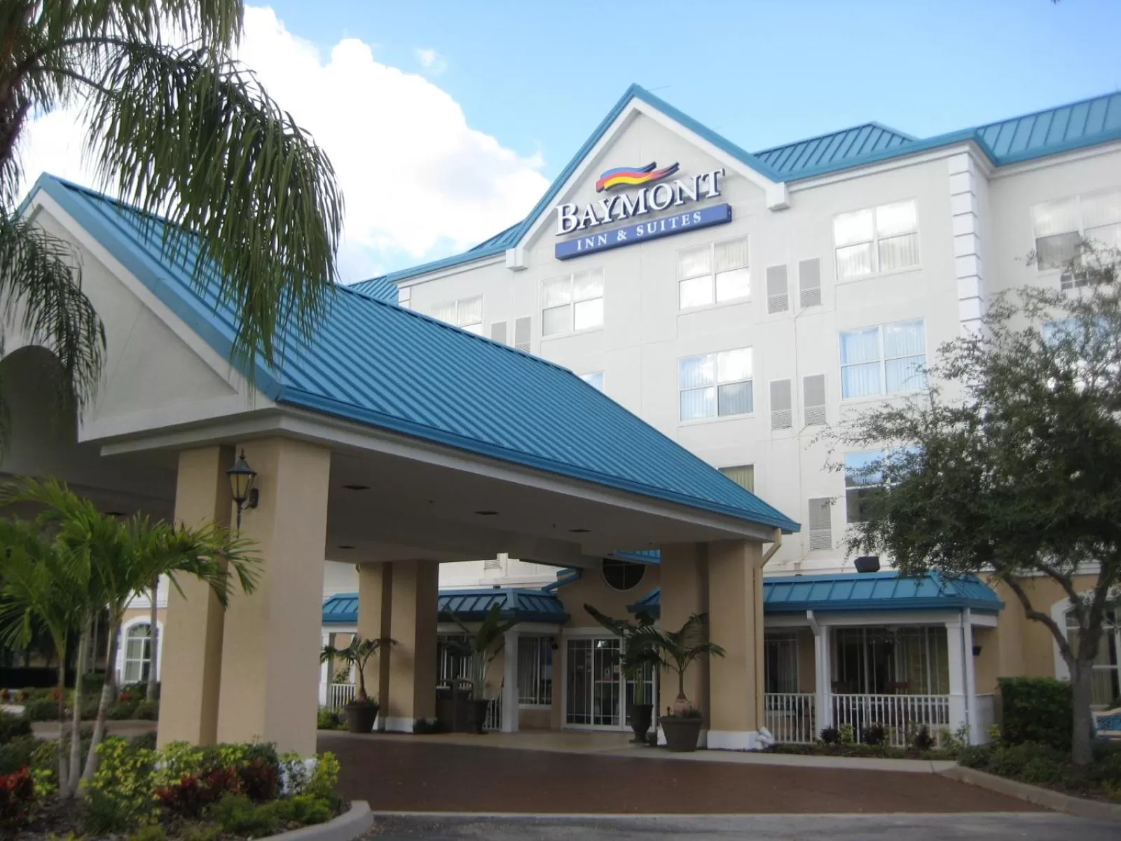 Property building in Baymont by Wyndham Fort Myers Airport