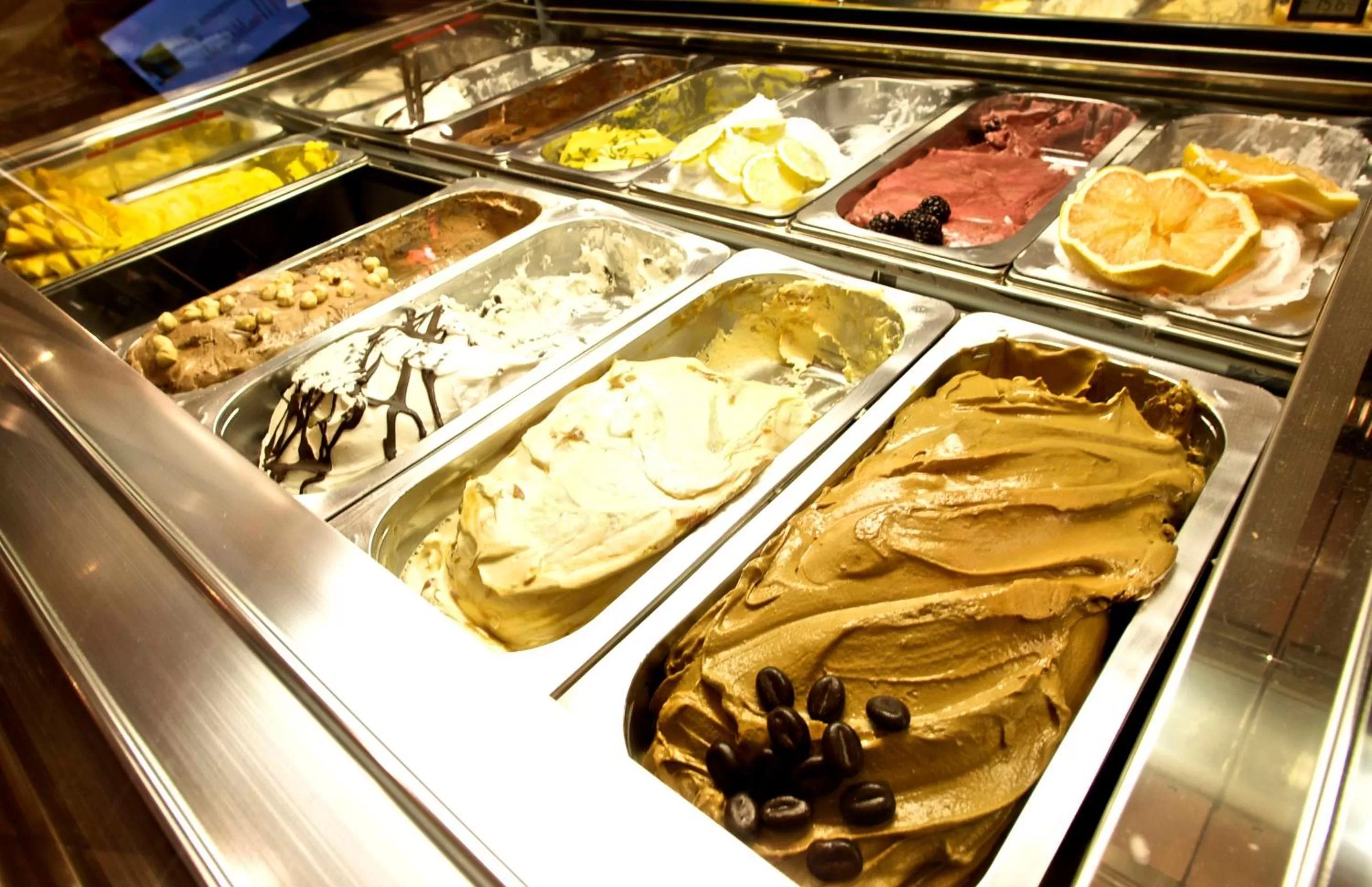 Restaurant/places to eat in Century Plaza Hotel