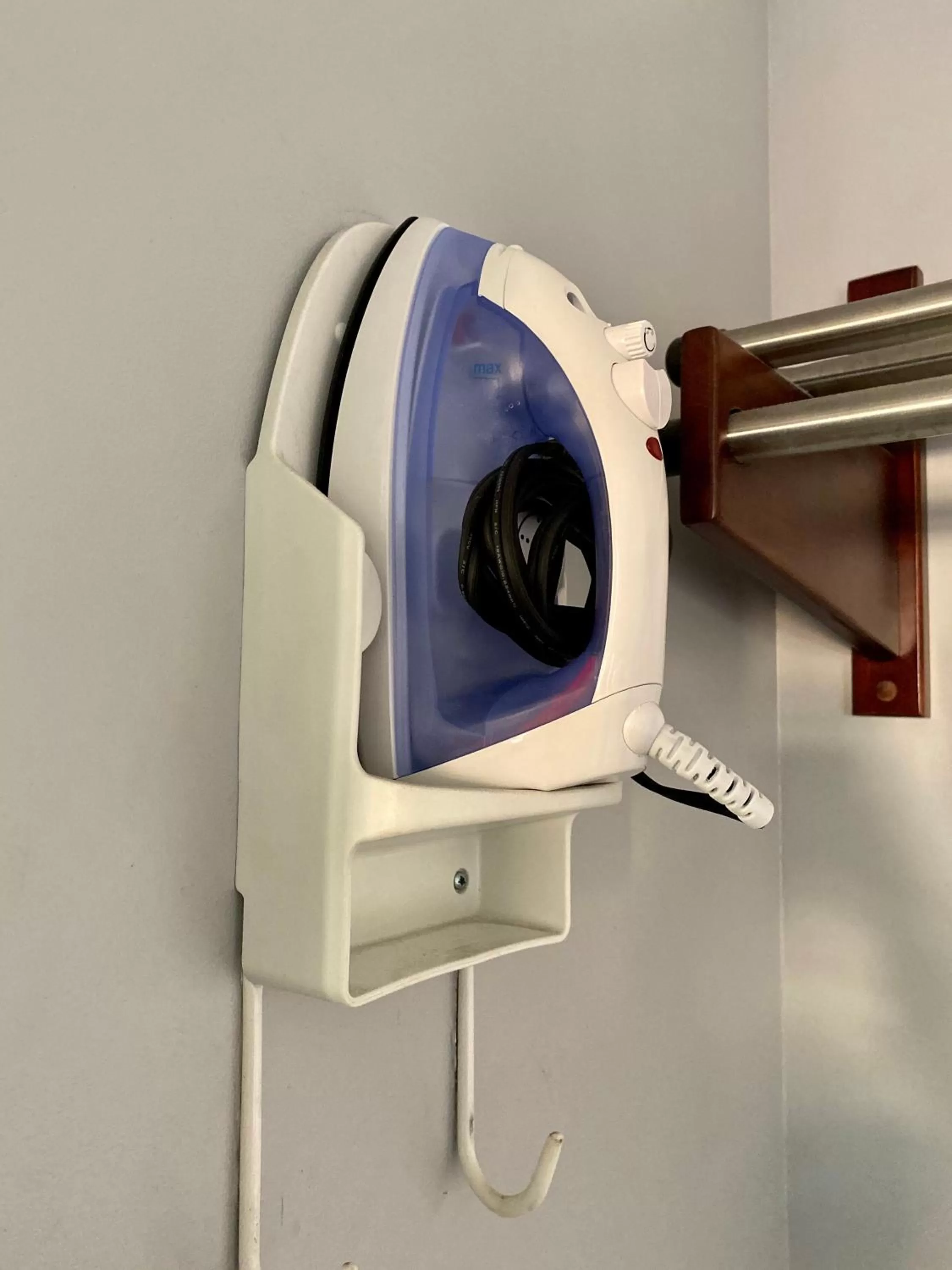 flat iron in Viking Motel-Ventura