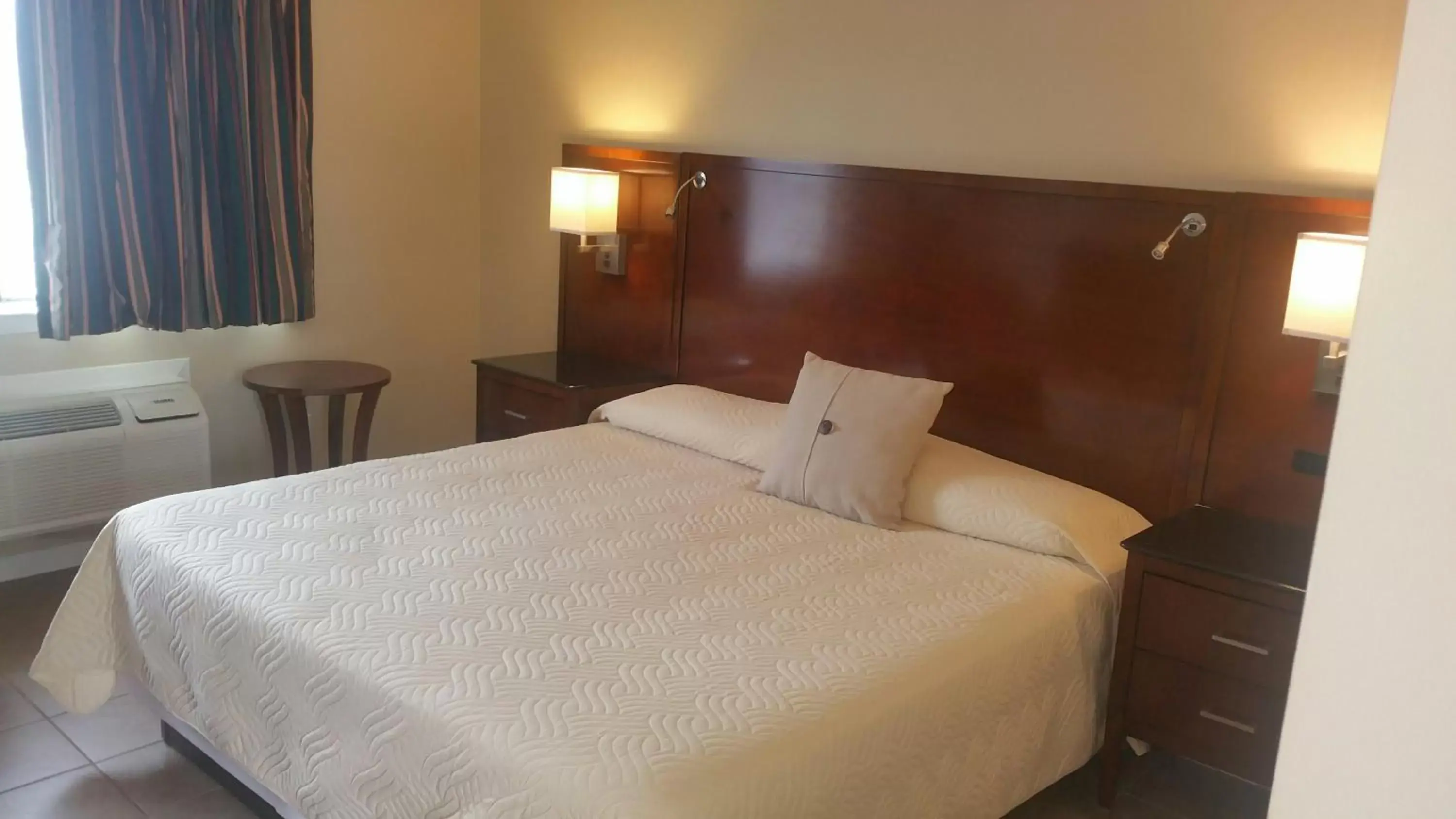 King Room in Sand Pebble Motor Lodge King Room in Sand Pebble Motor Lodge