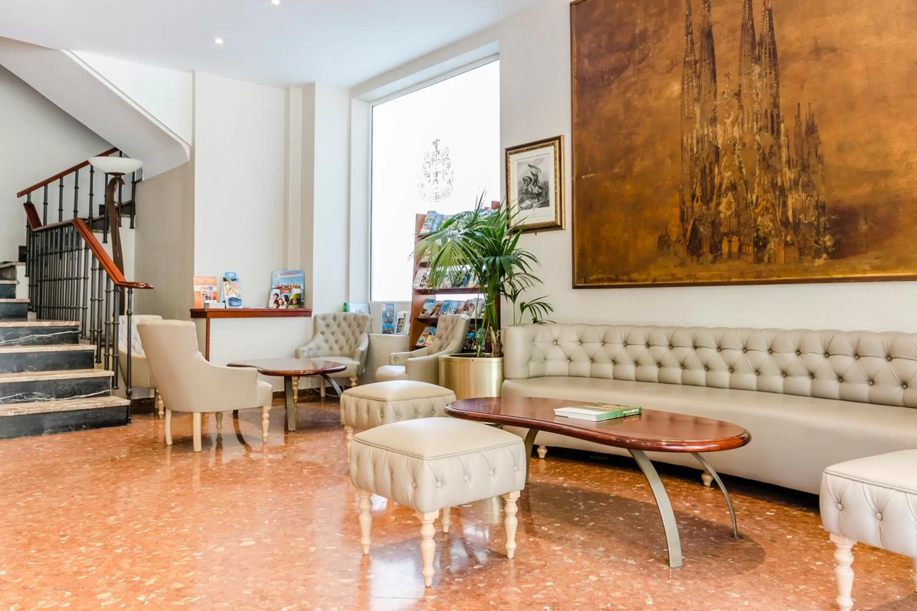 Restaurant/places to eat in Hotel Gaudi