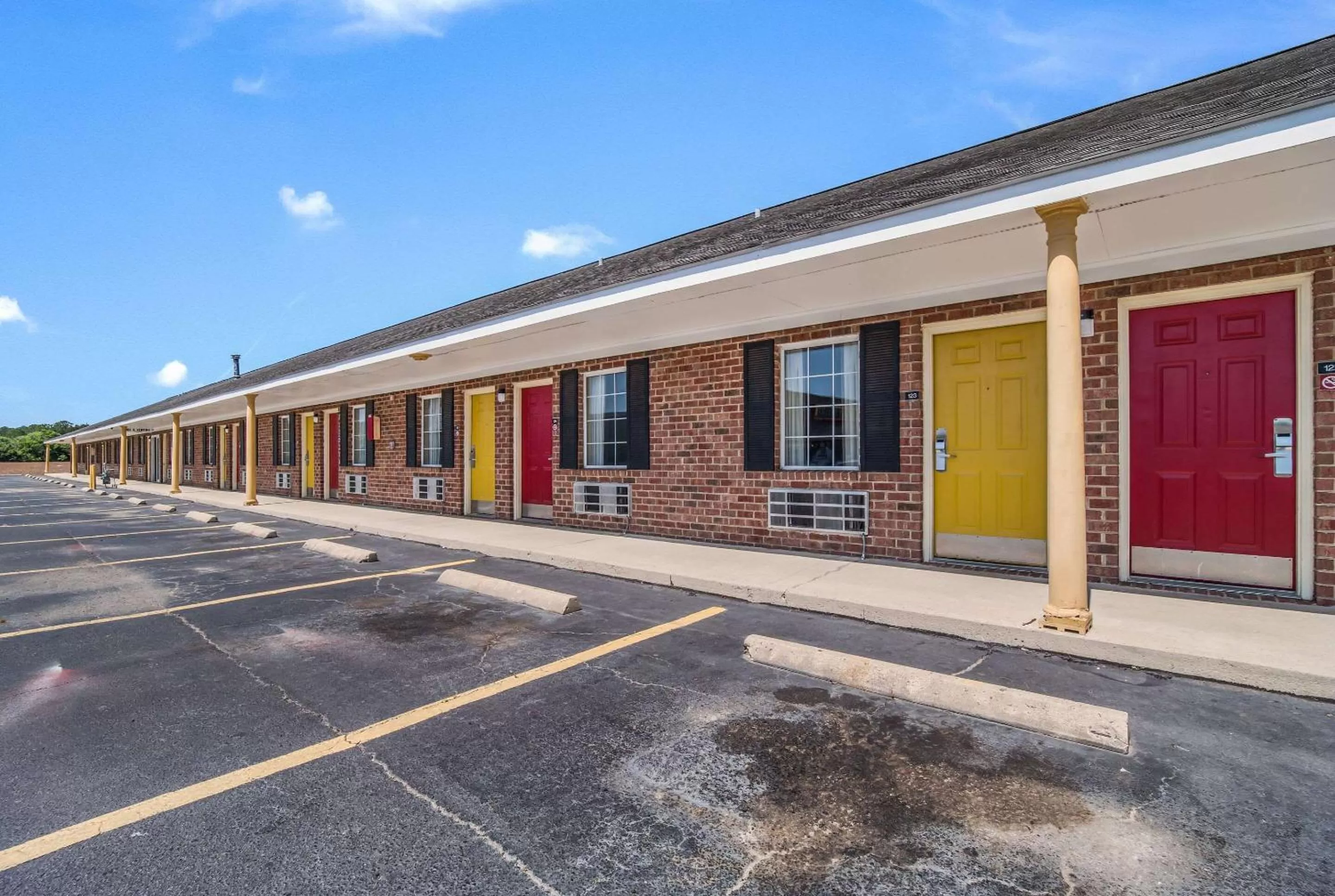 Property building in Econo Lodge Santee