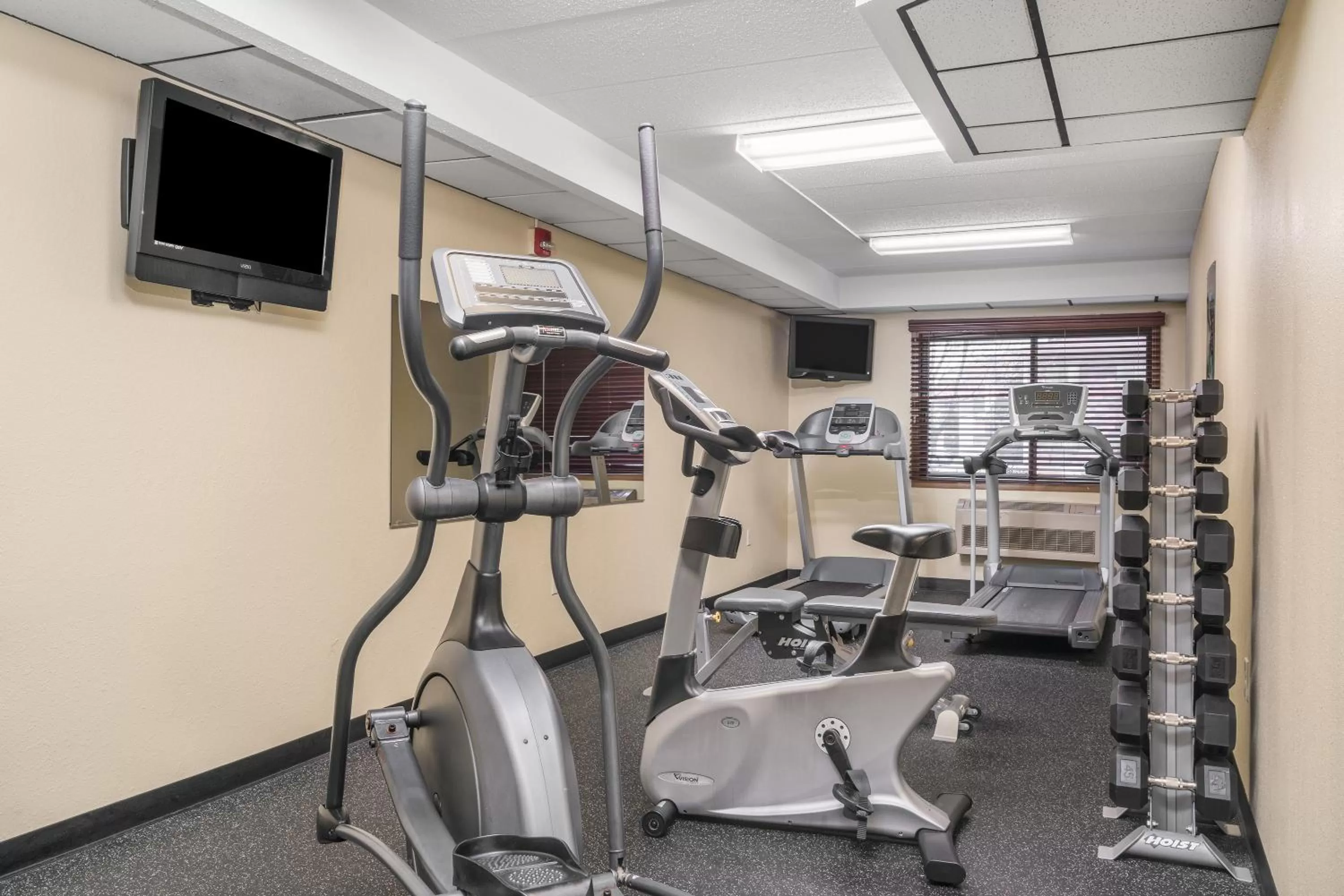 Fitness centre/facilities in AmericInn by Wyndham Fargo West Acres