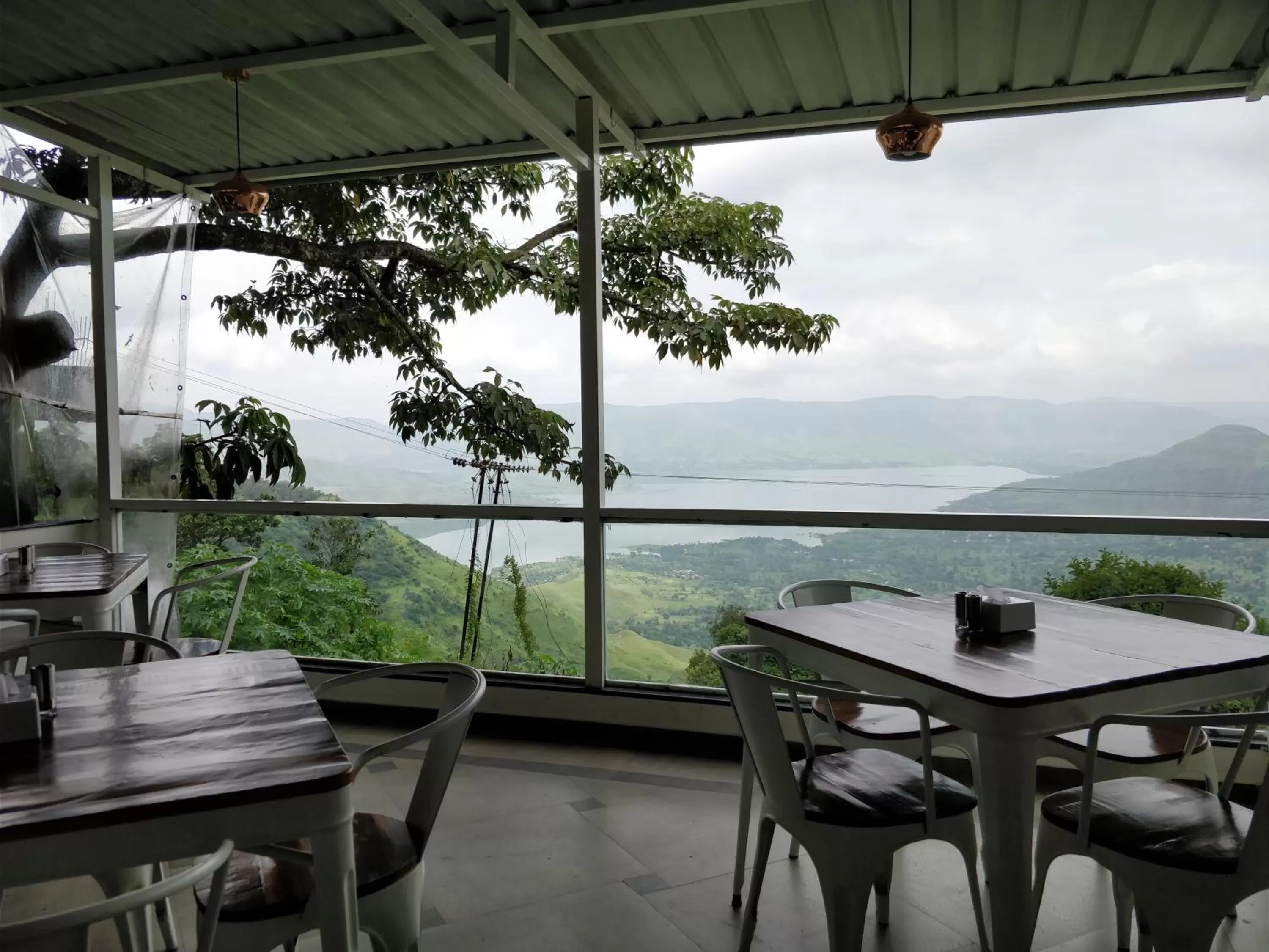 Restaurant/places to eat in Miraya Hotel