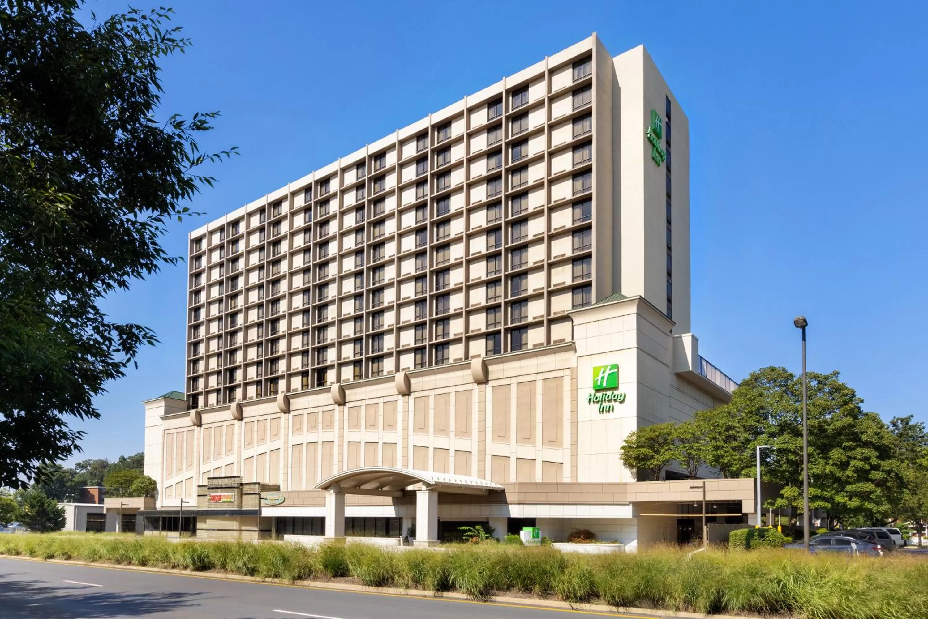 Property building in Holiday Inn National Airport/Crystal City by IHG