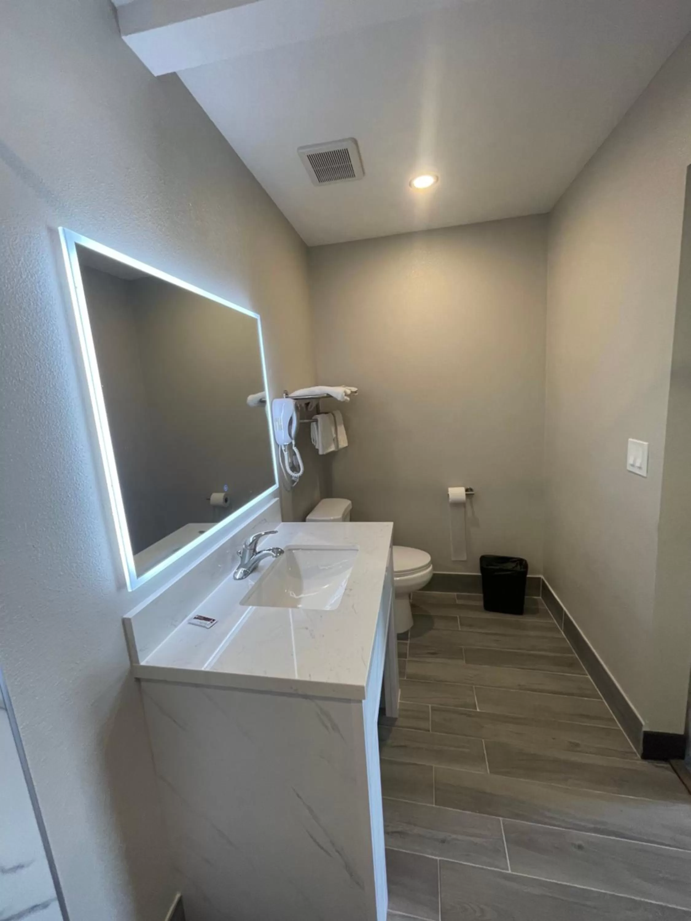 Toilet in Stadium Inn & Spas