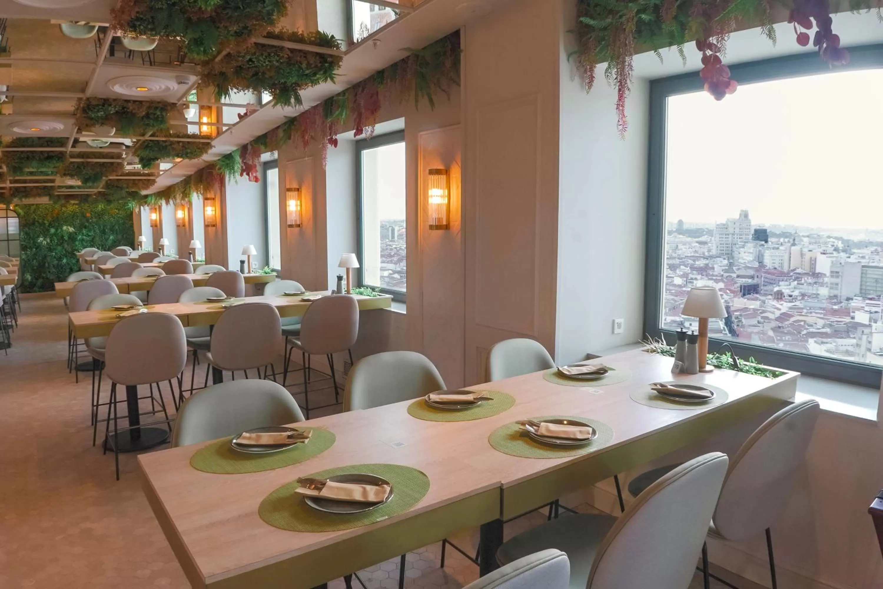 Restaurant/places to eat in Riu Plaza España