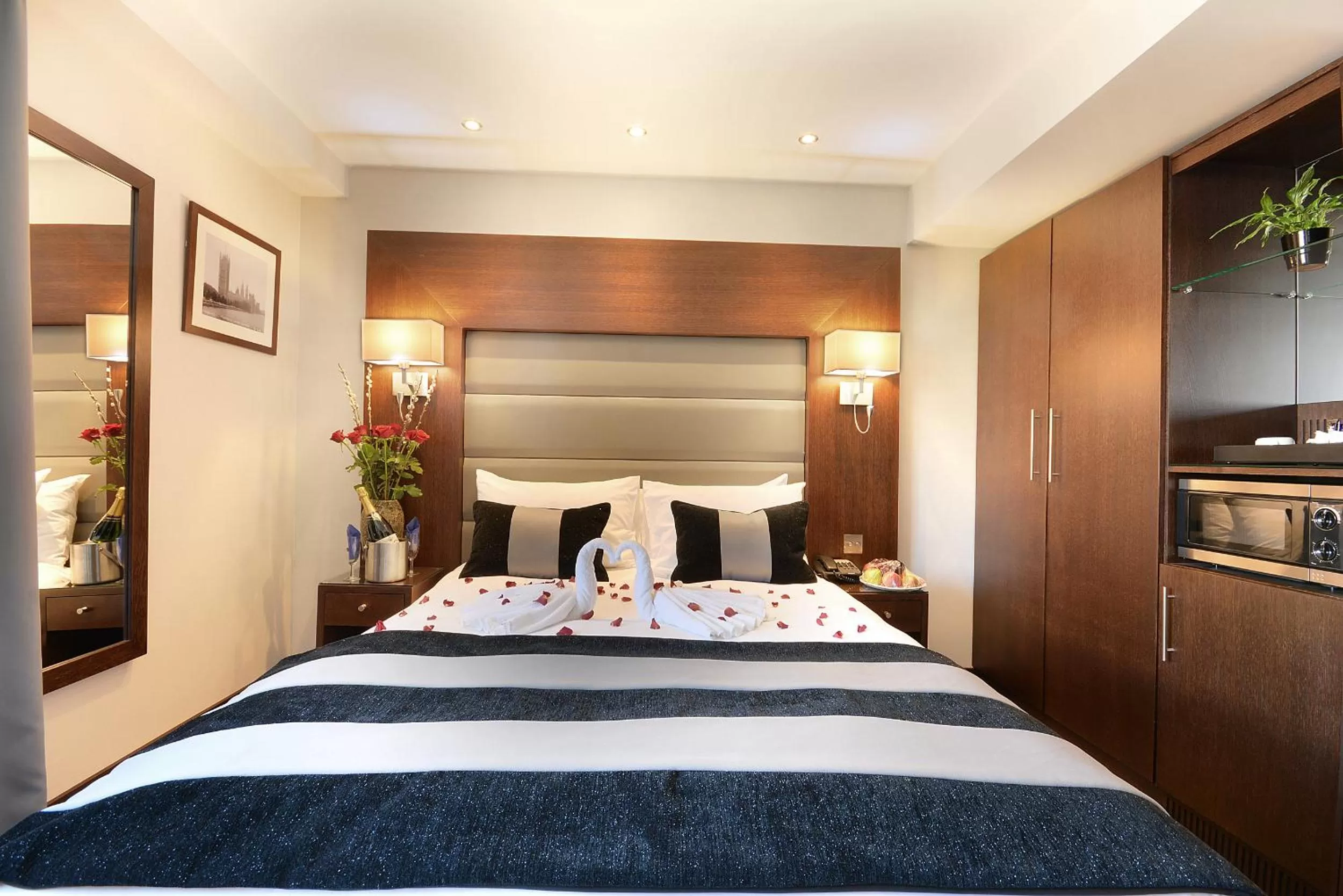 Bedroom, Bed in Park Grand London Lancaster Gate