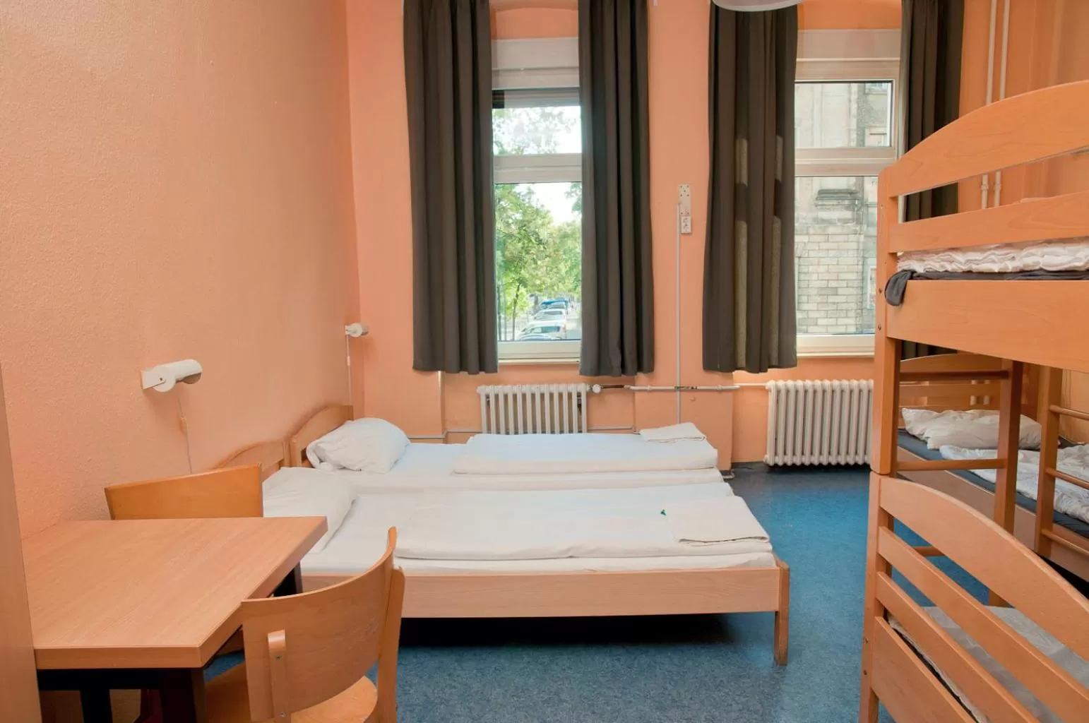 Staff, Bed in Happy Hotel Berlin