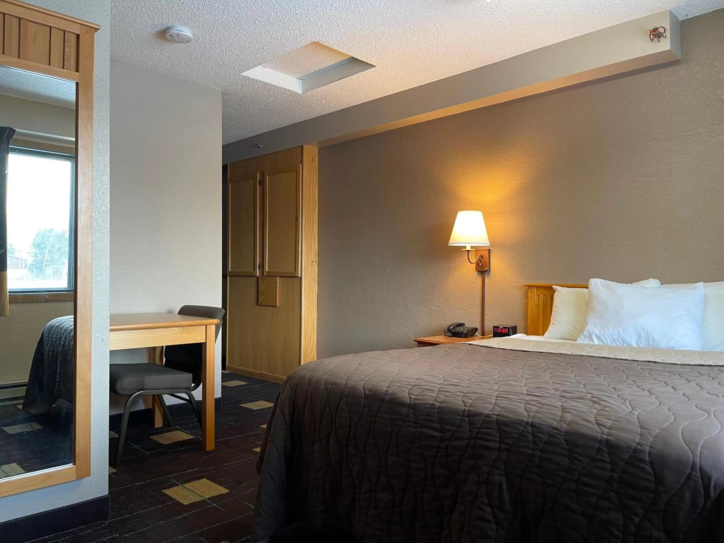 Bedroom, Bed in Walker Hotel