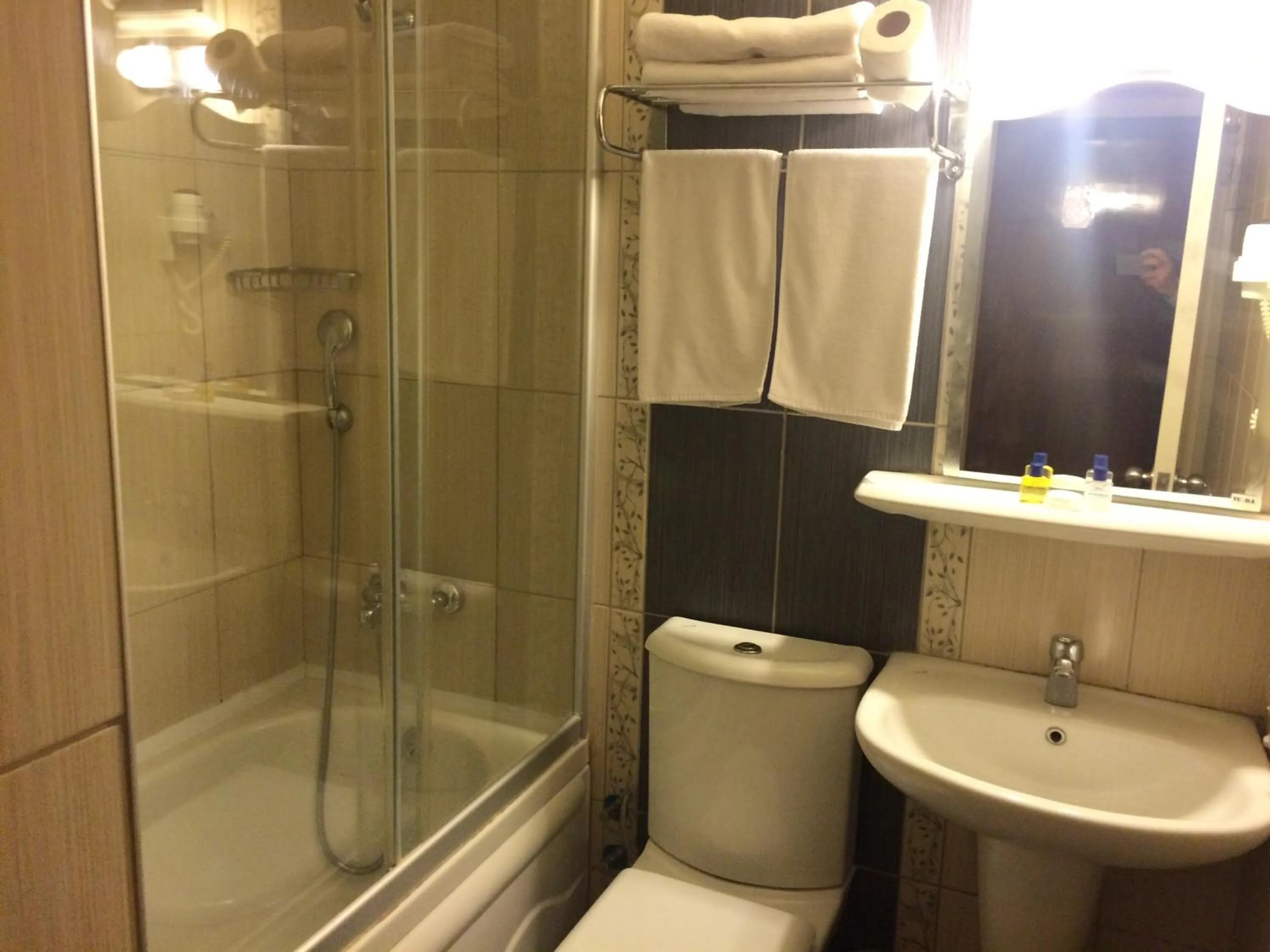 Bathroom in Tayhan Hotel