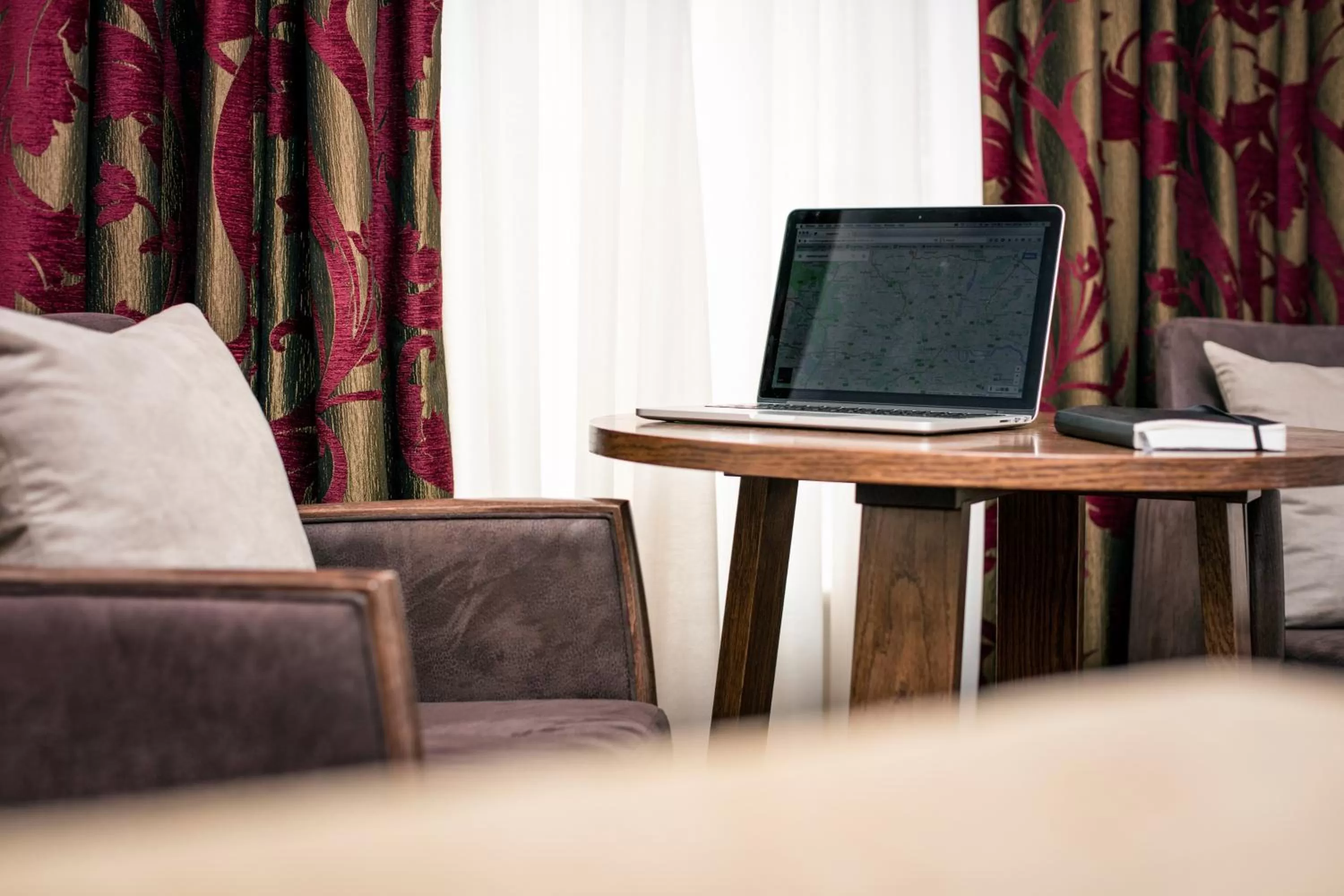 Living room in Mercure Haydock Hotel