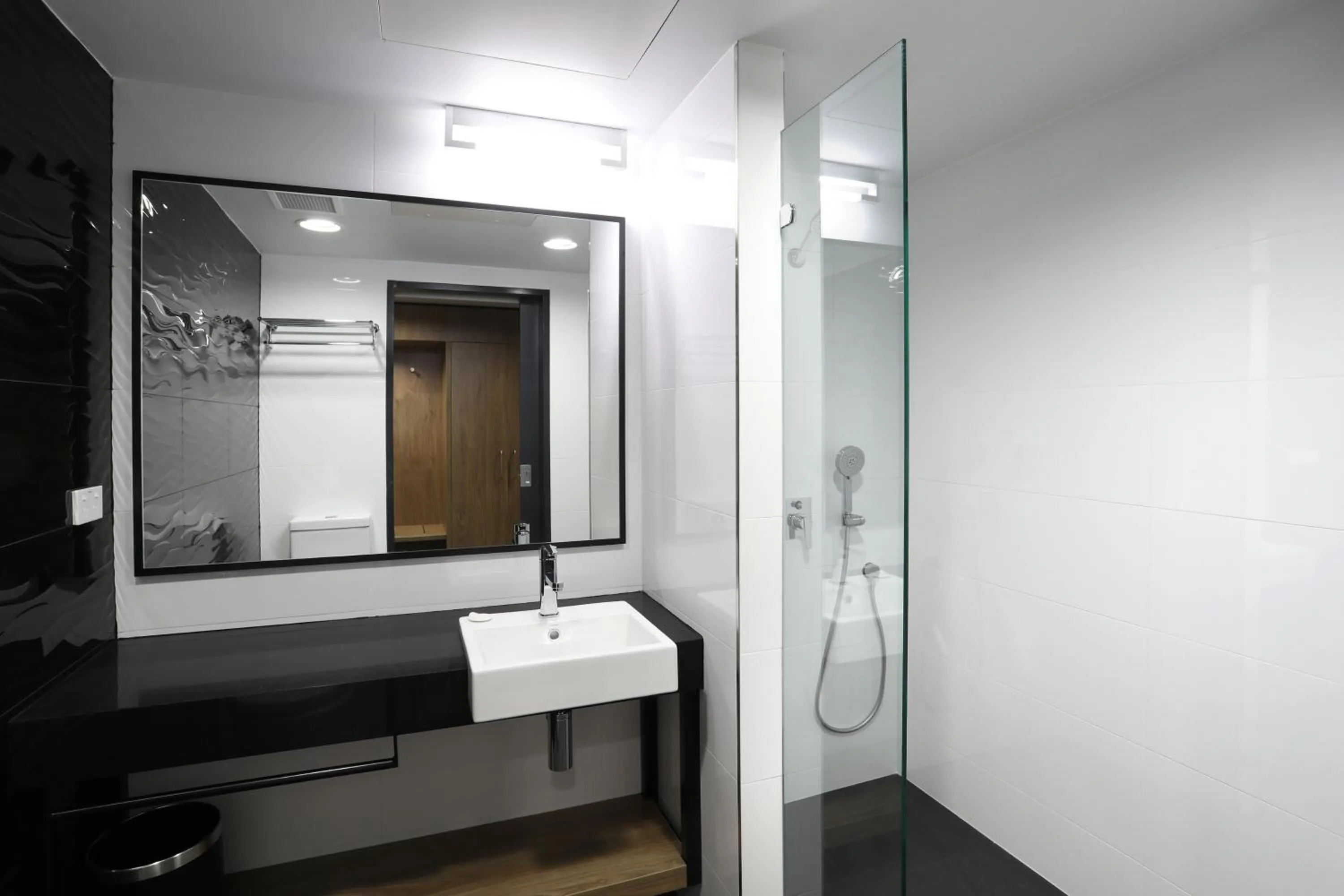 Shower in Mercure Tamworth