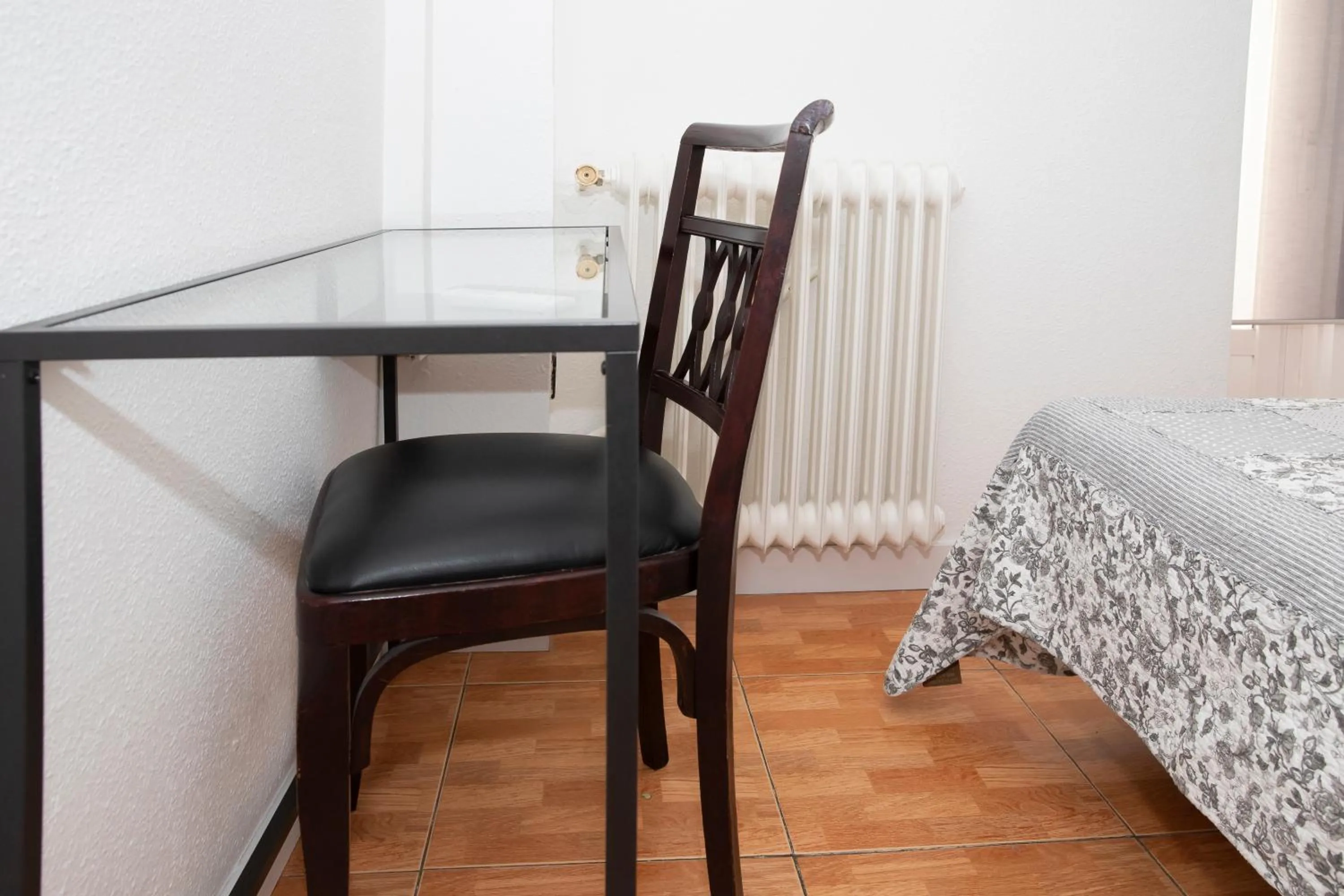 Bedroom, Bed in Hostal Tokio