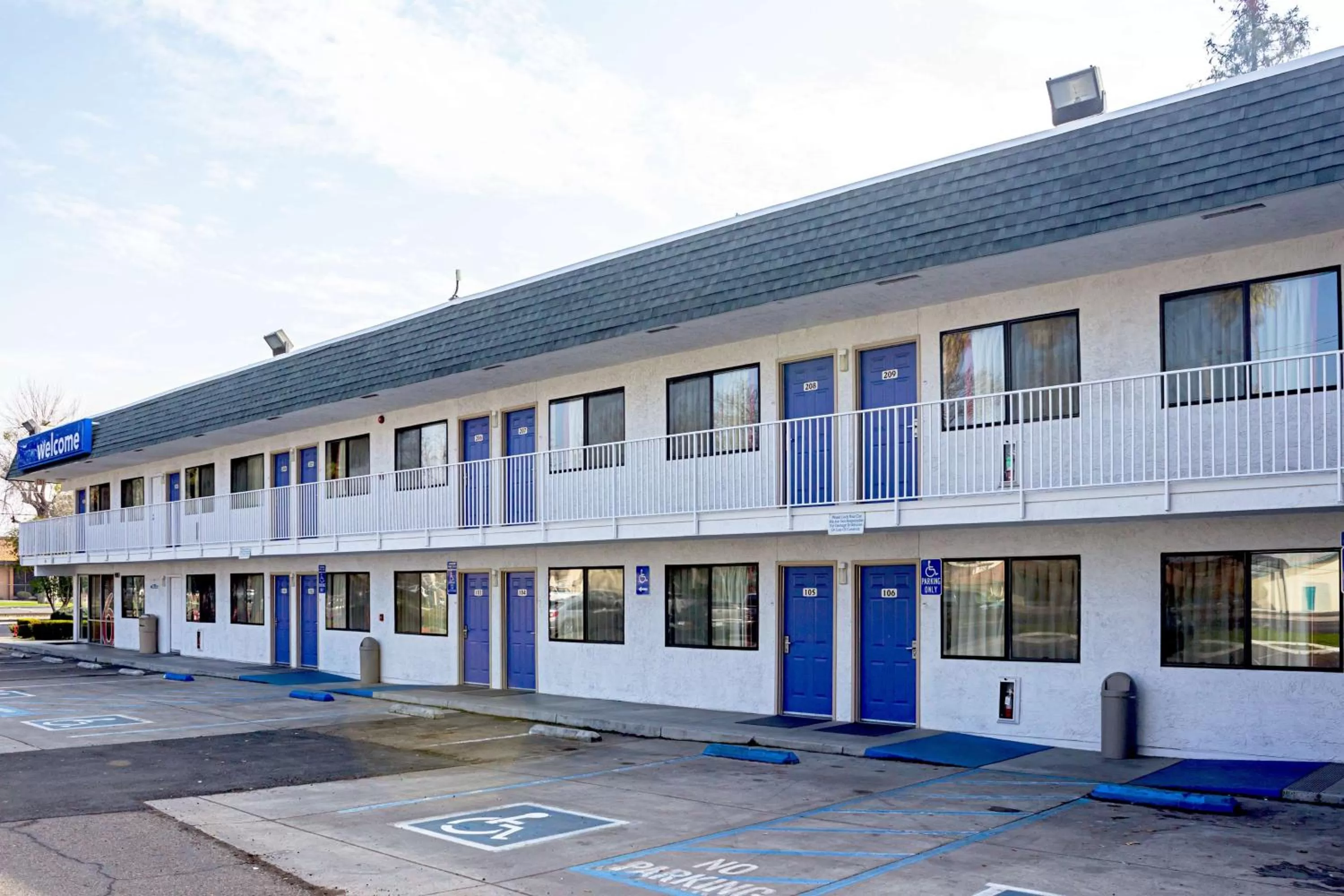 Property building in Motel 6-Porterville, CA