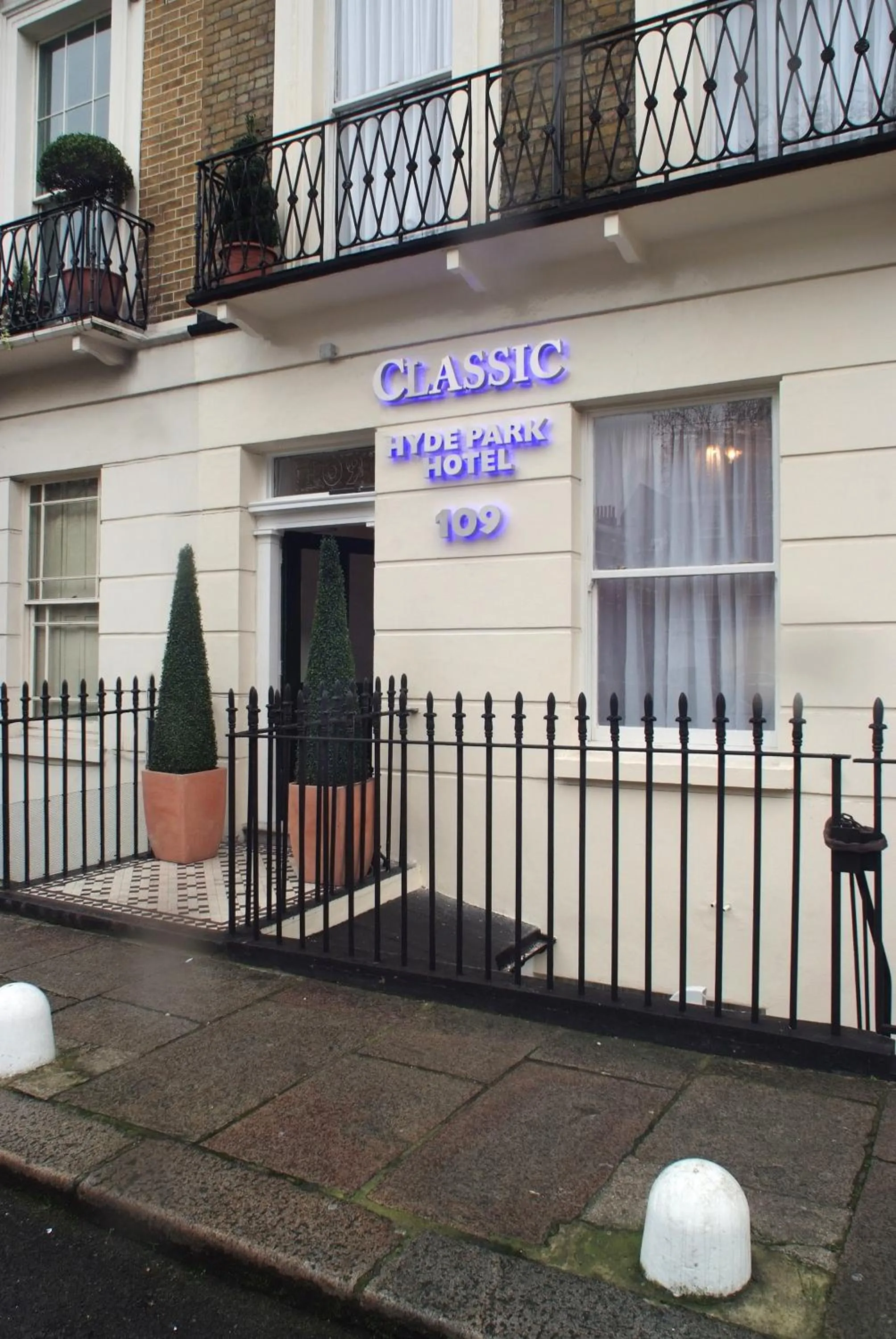 Facade/entrance in Classic Hyde Park Hotel