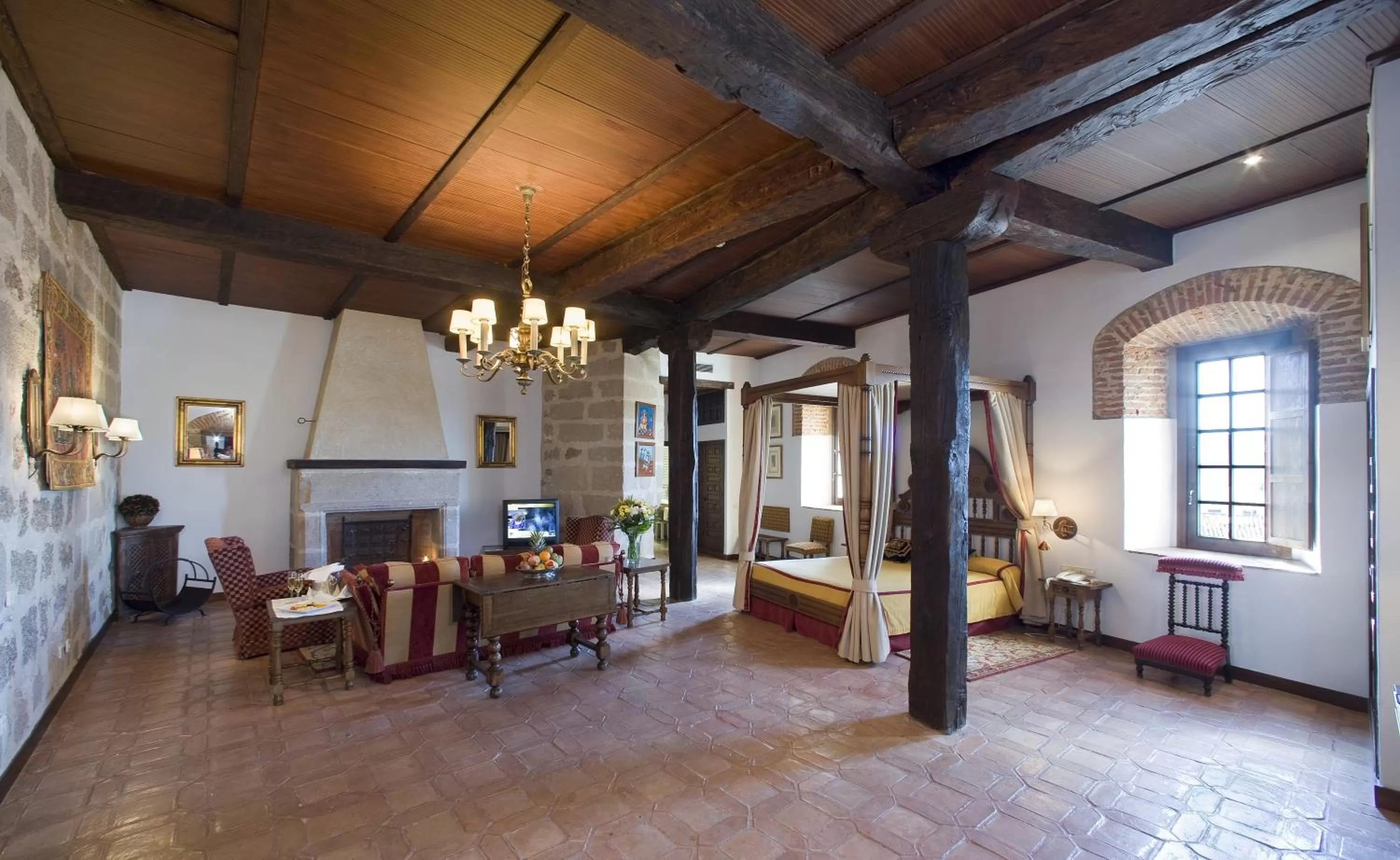 Photo of the whole room in Parador de Plasencia