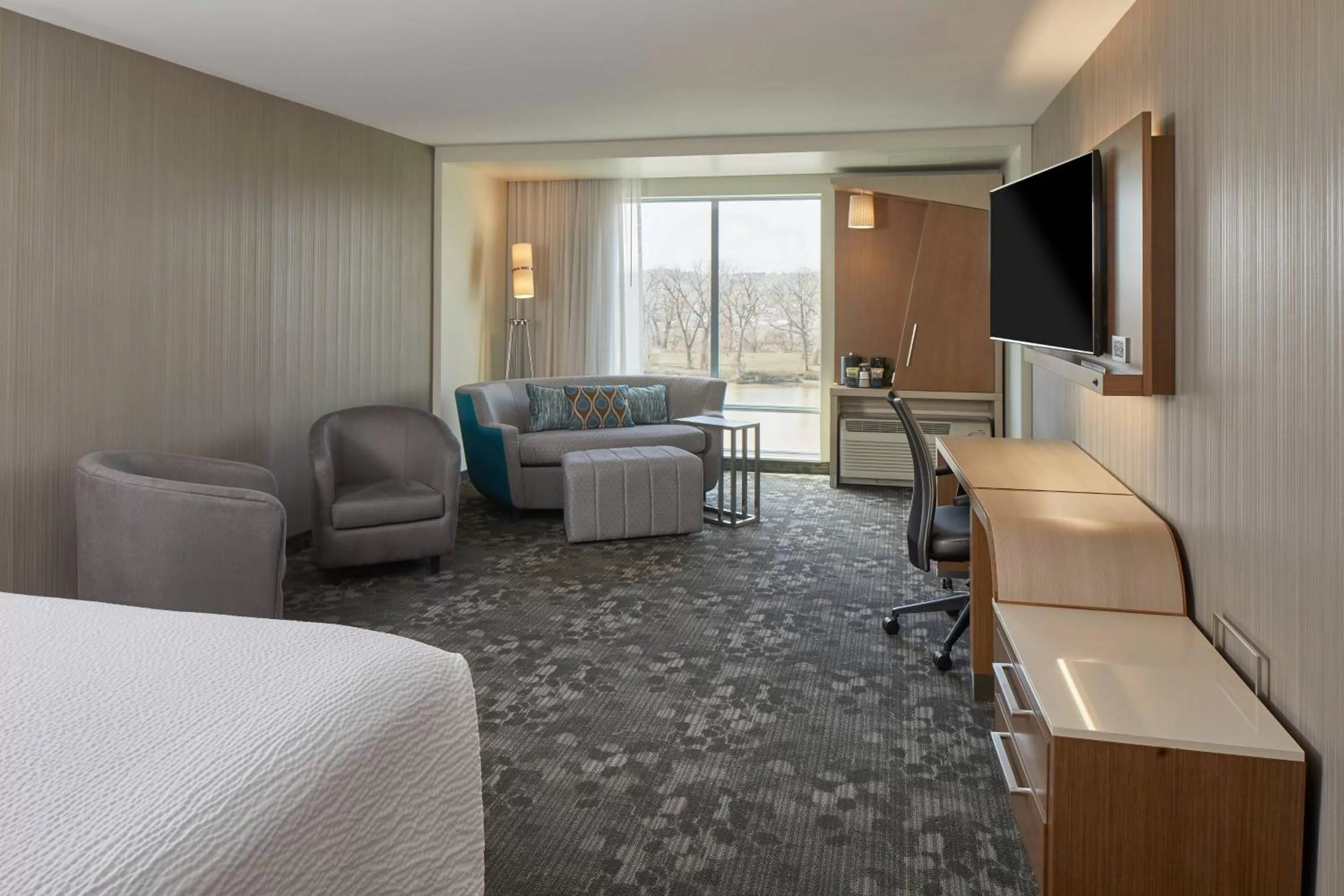 Photo of the whole room in Courtyard by Marriott Albany Troy/Waterfront