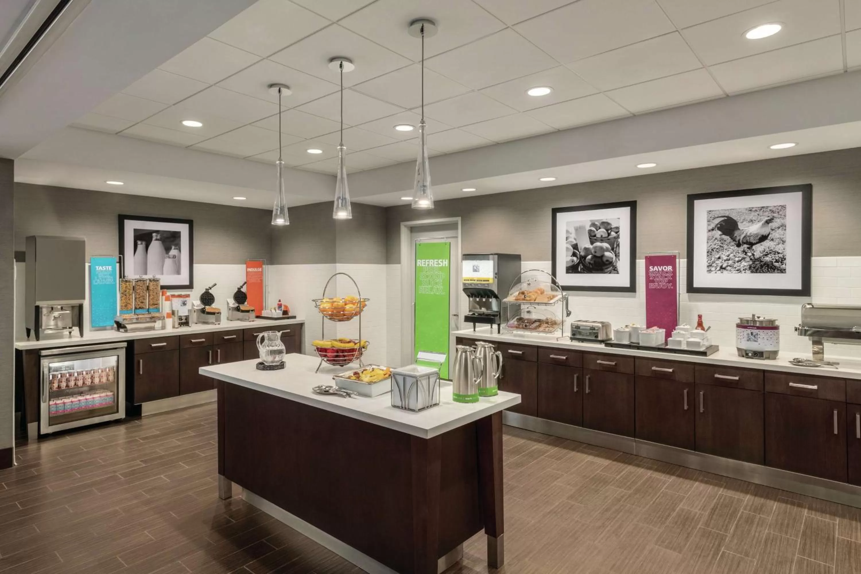 Breakfast in Hampton Inn Brooklyn Park