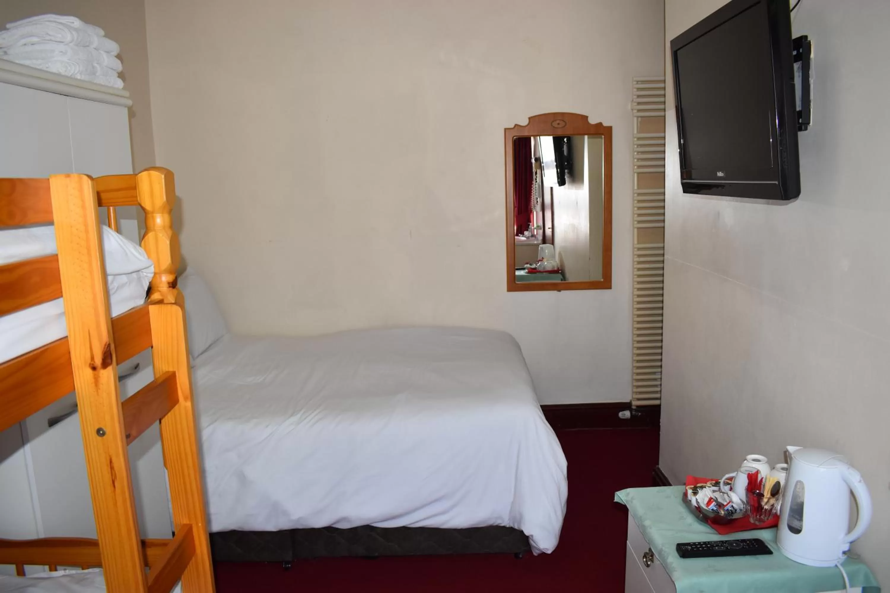 Bedroom, Bed in Lyndhurst Hotel