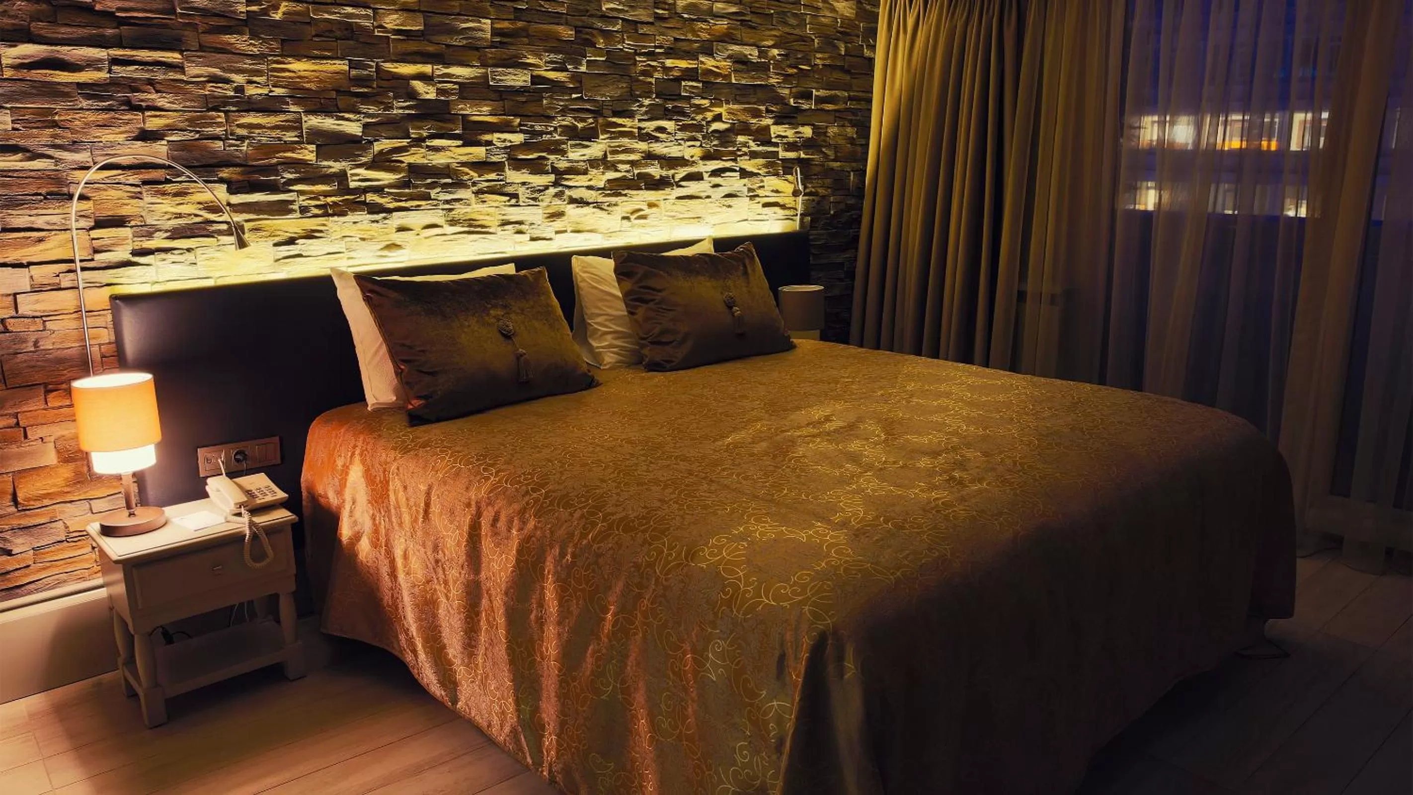 Photo of the whole room, Bed in Port Hotel