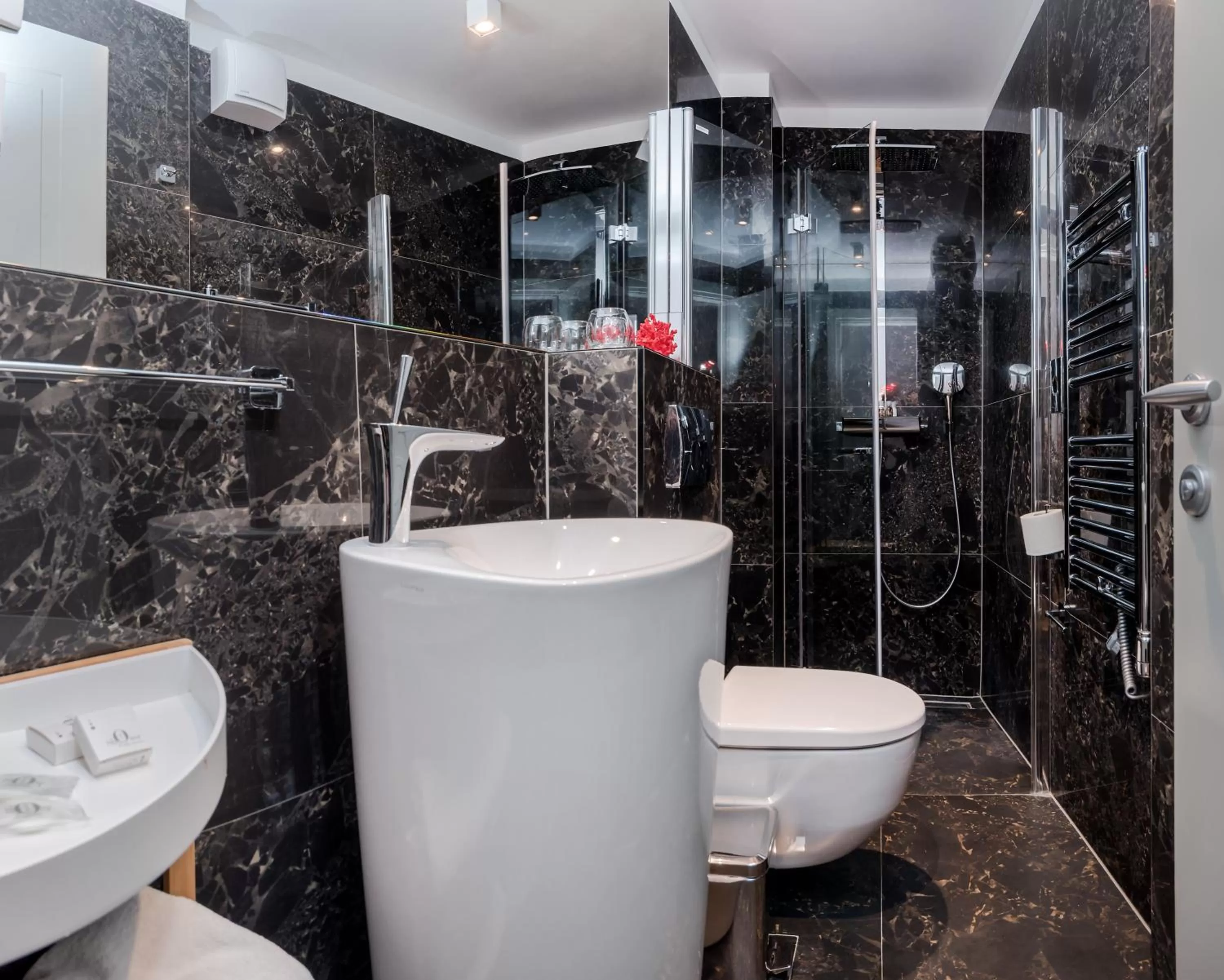 Toilet in Heritage Hotel 19