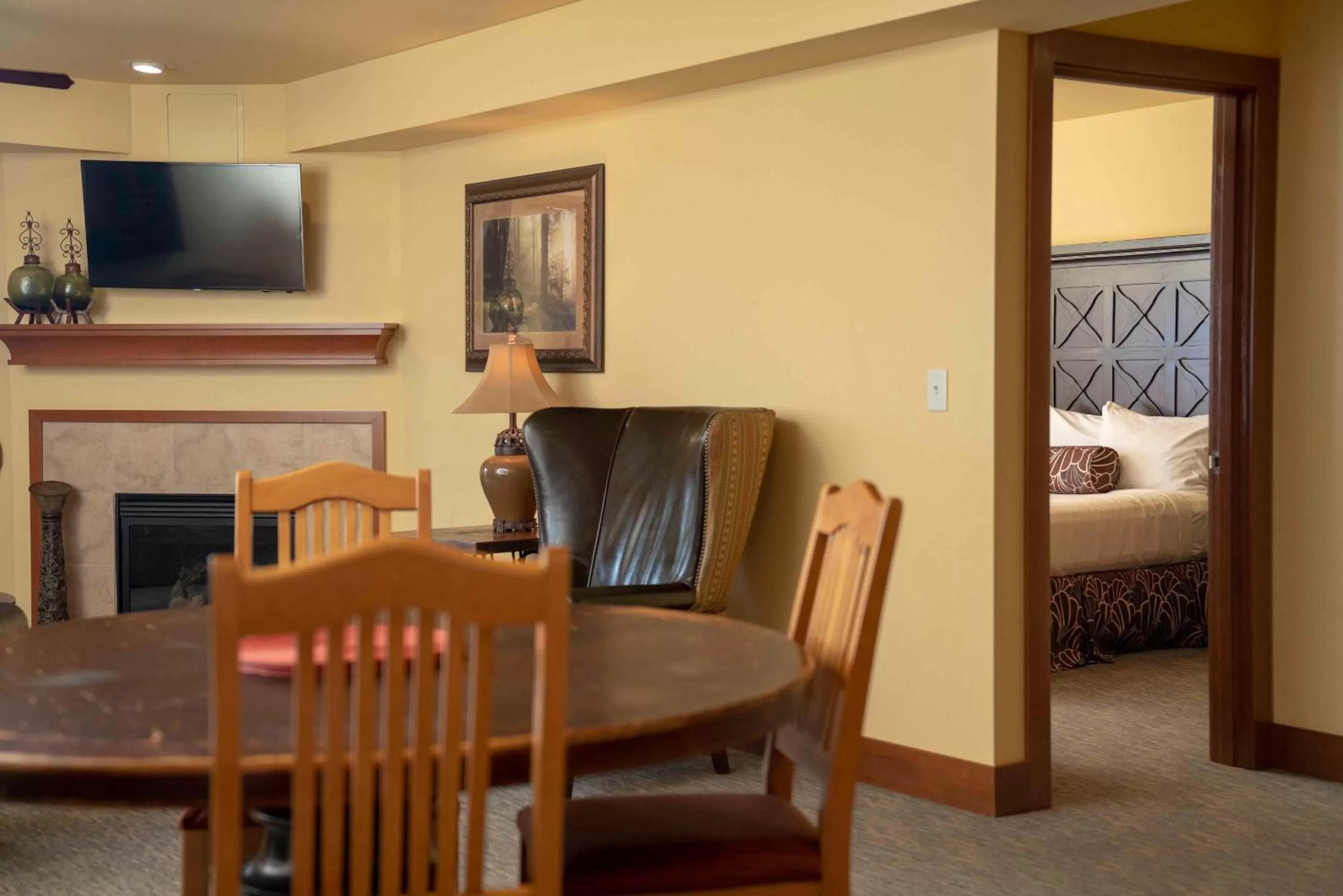 Dining area in Raintree's Sandcastle, Birch Bay