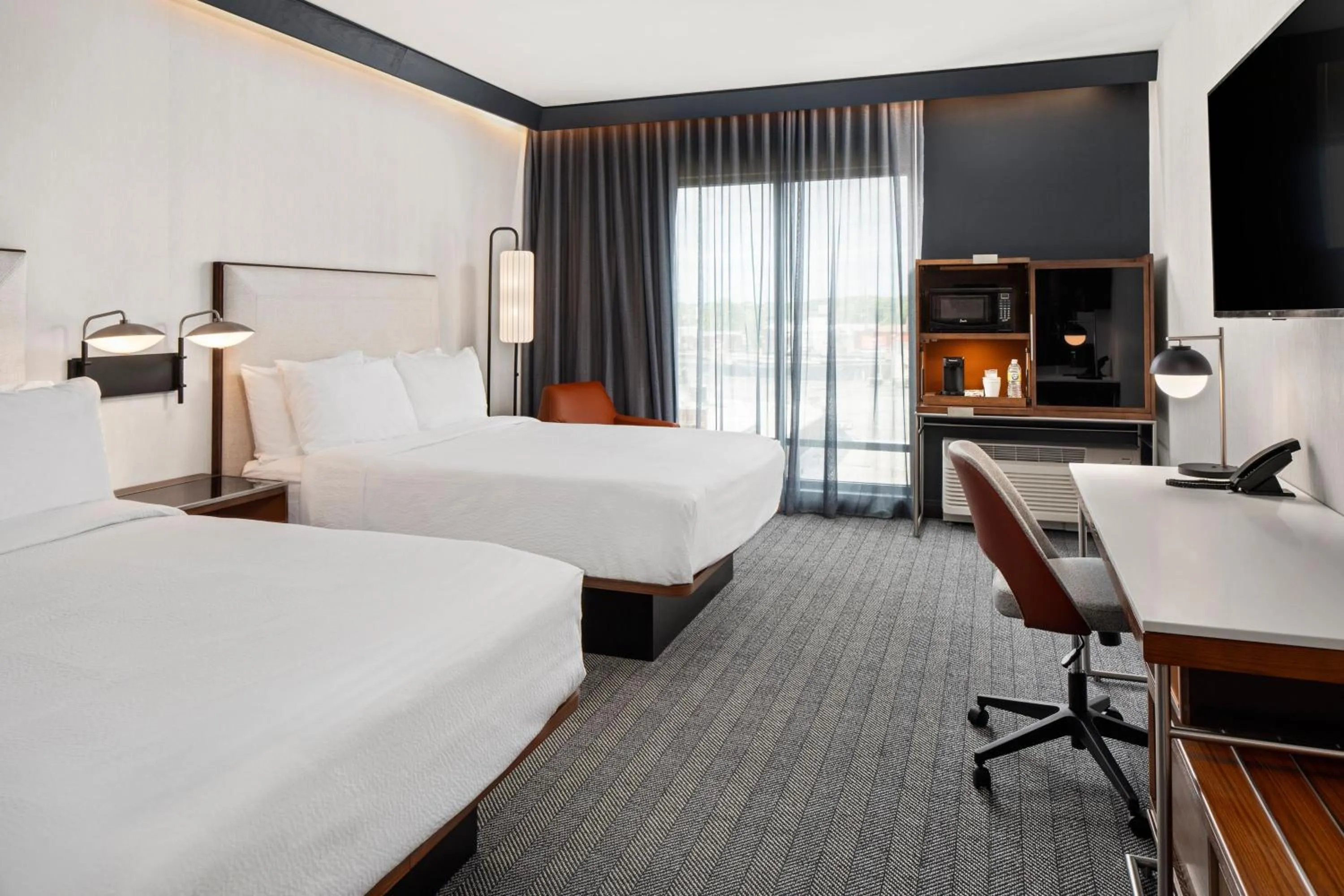 Photo of the whole room, Bed in Courtyard by Marriott Owatonna Downtown