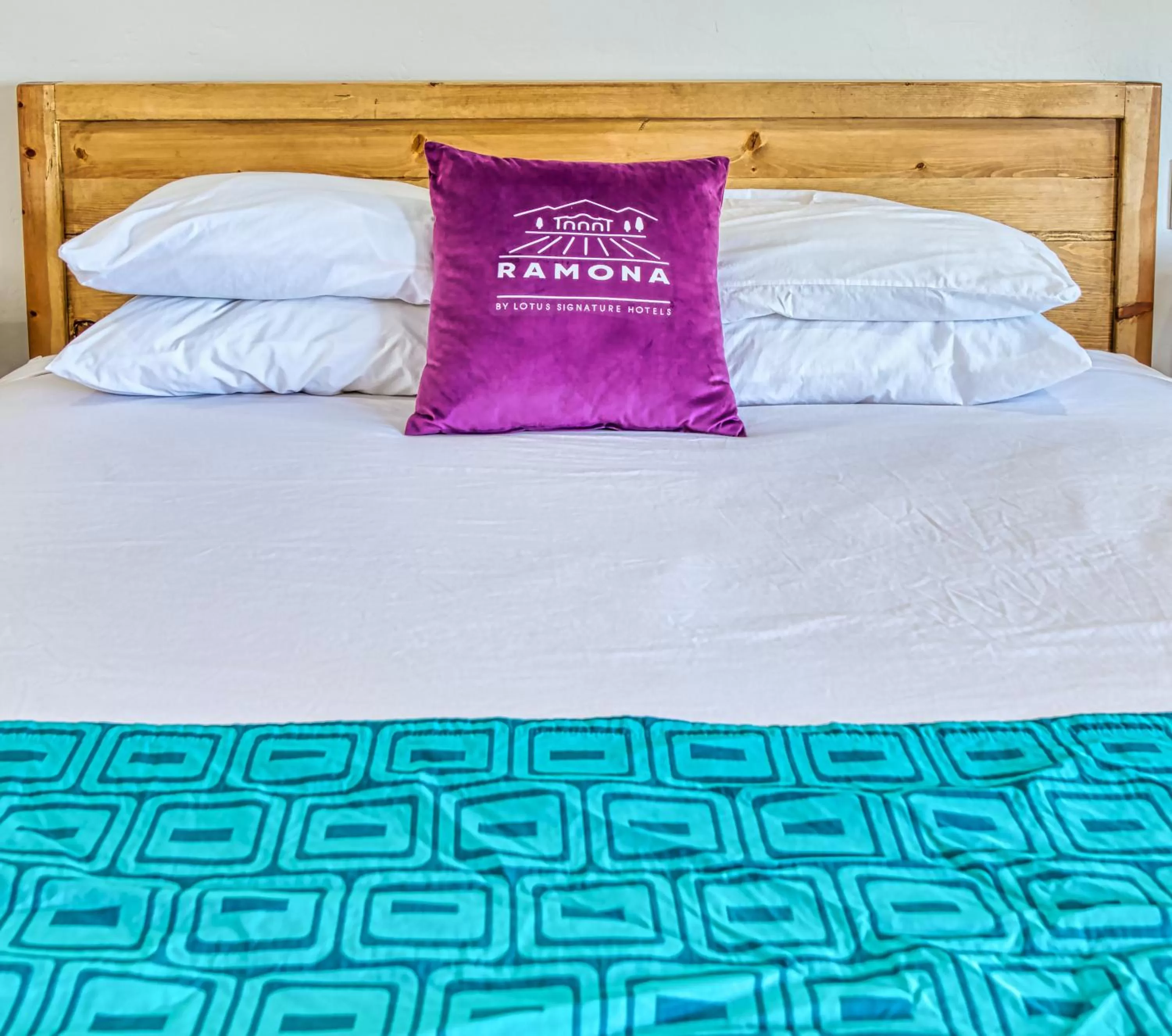 Bed in Ramona Valley Inn