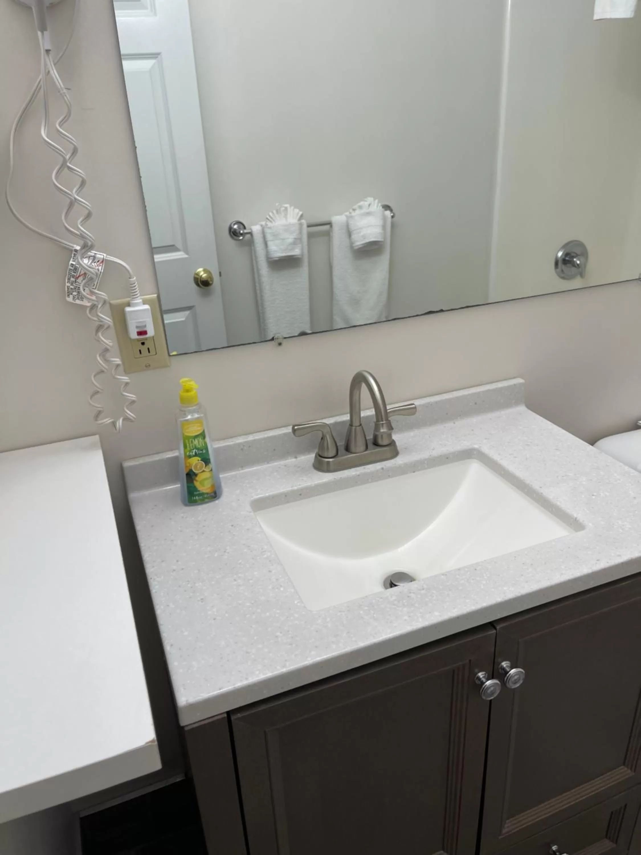 Bathroom in Colonial Motel