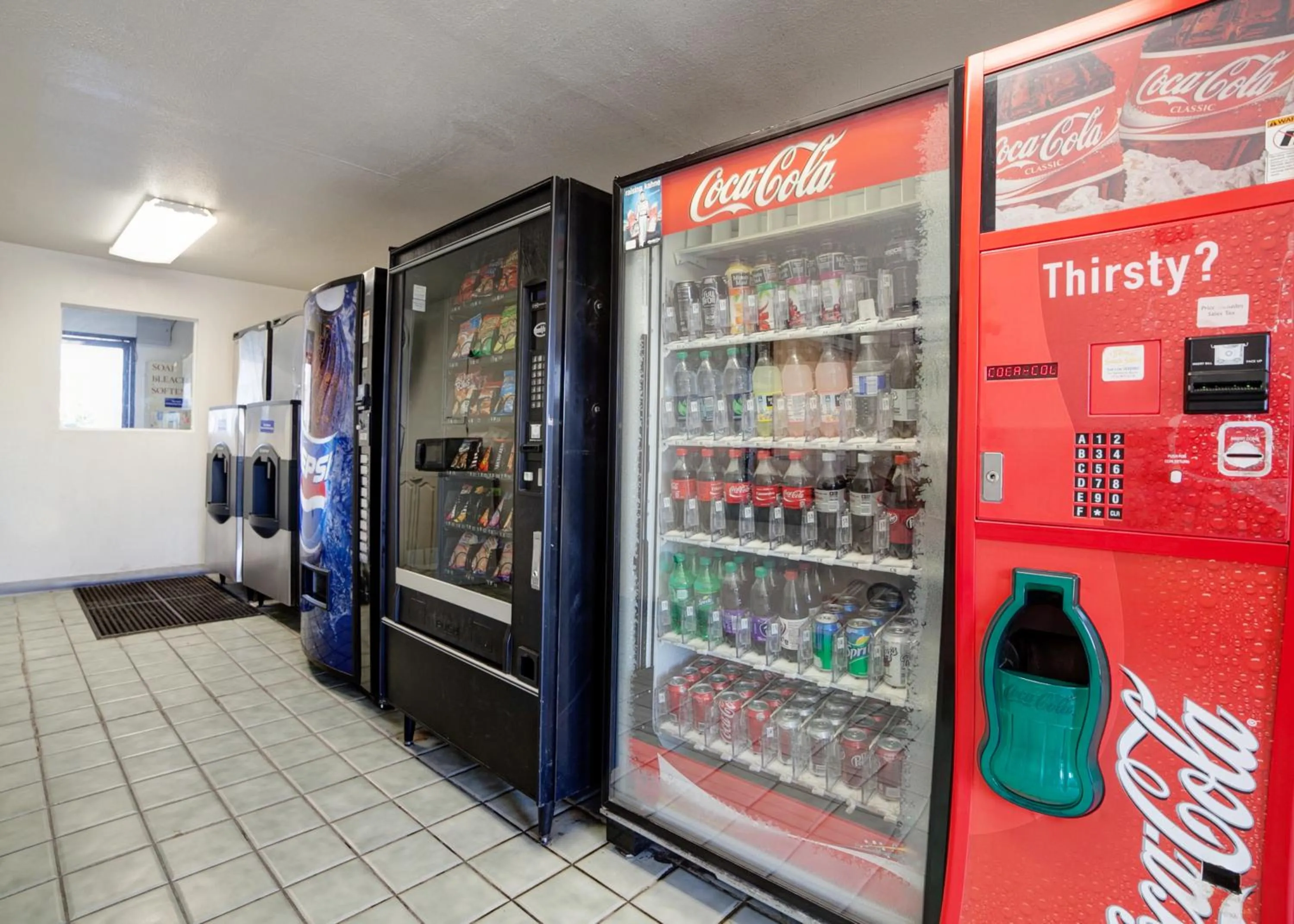 Food and drinks in Super 7 Inn