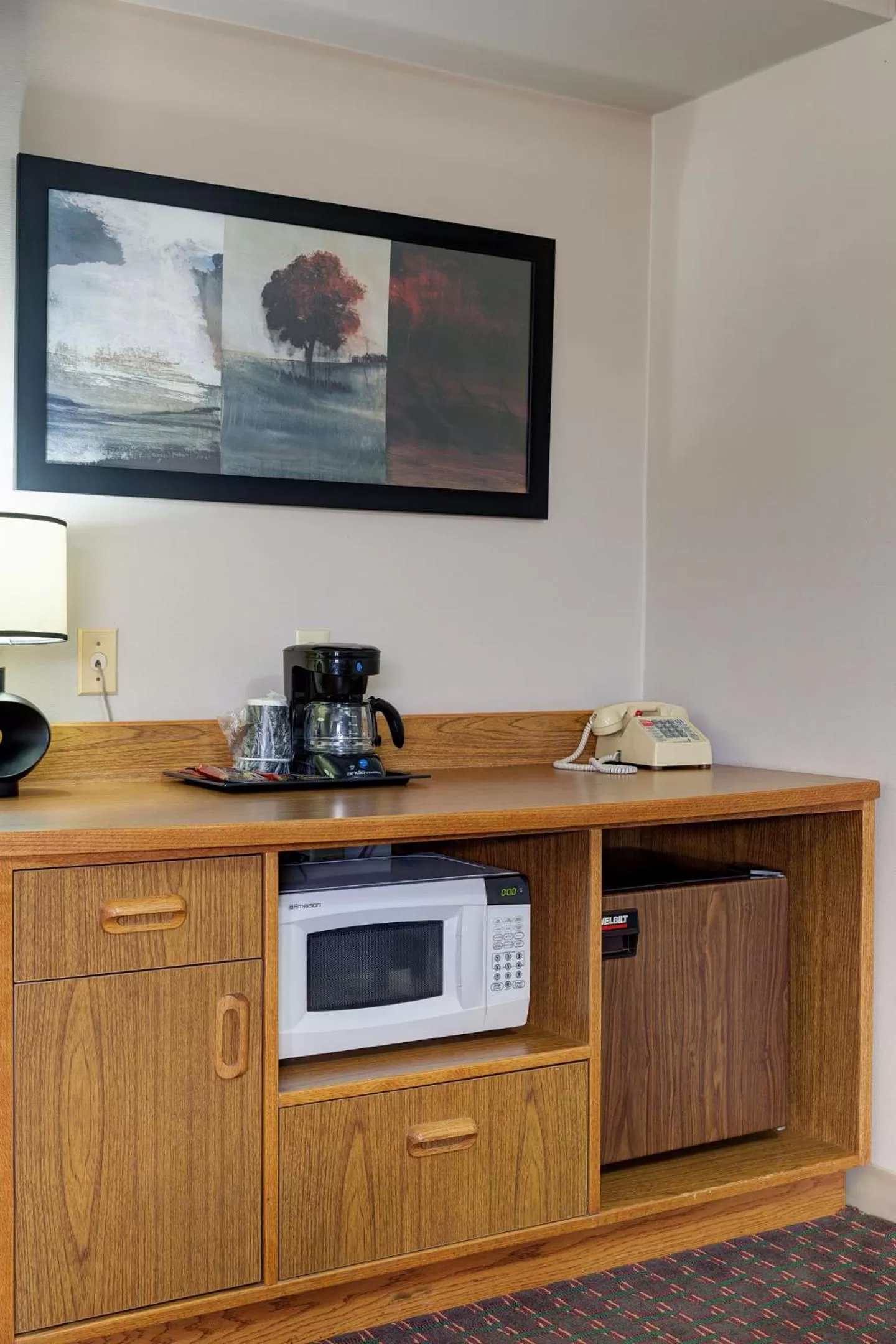 Coffee/tea facilities in El Rancho Hotel