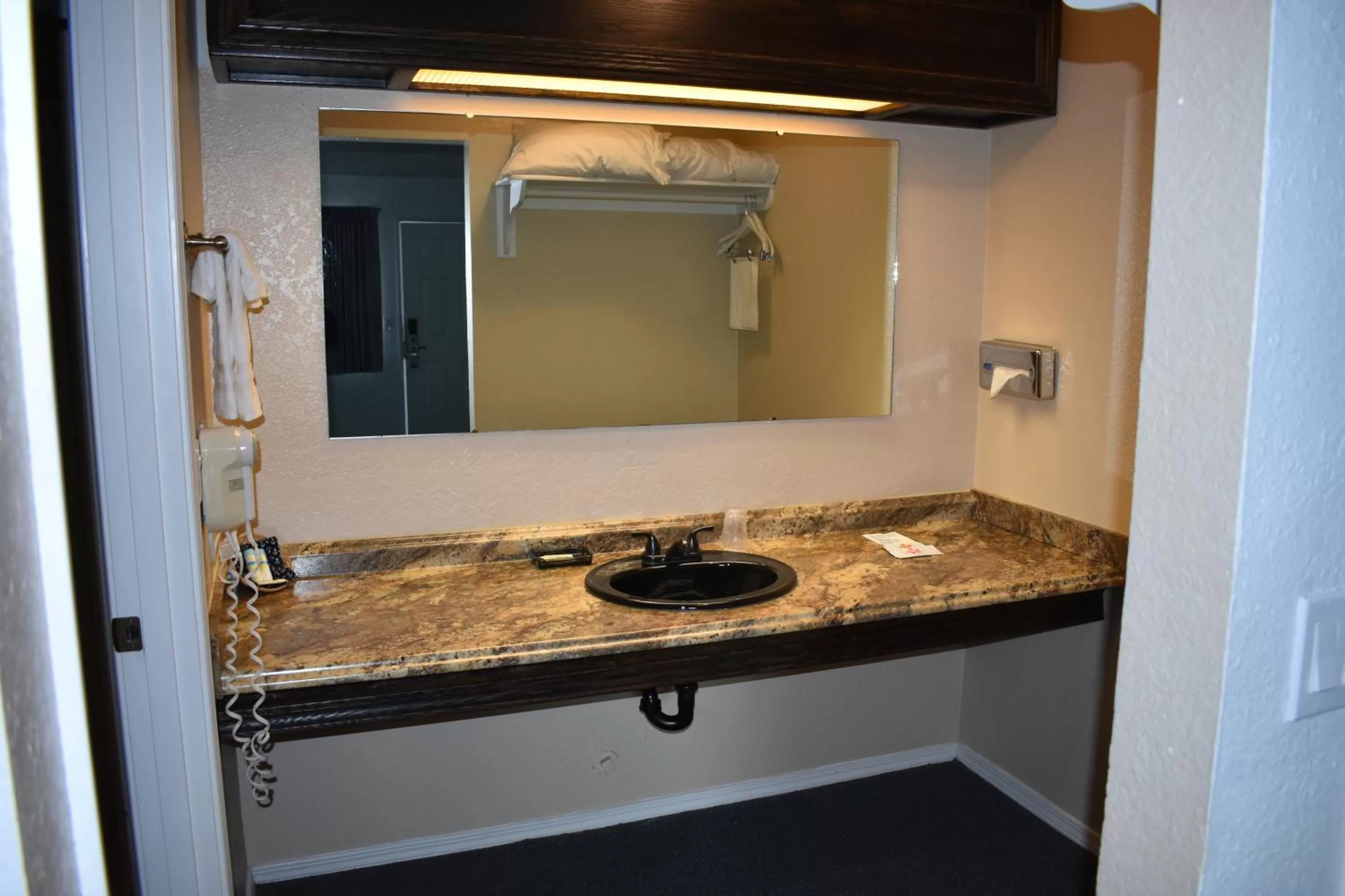 Bathroom in Lighthouse Cove Inn