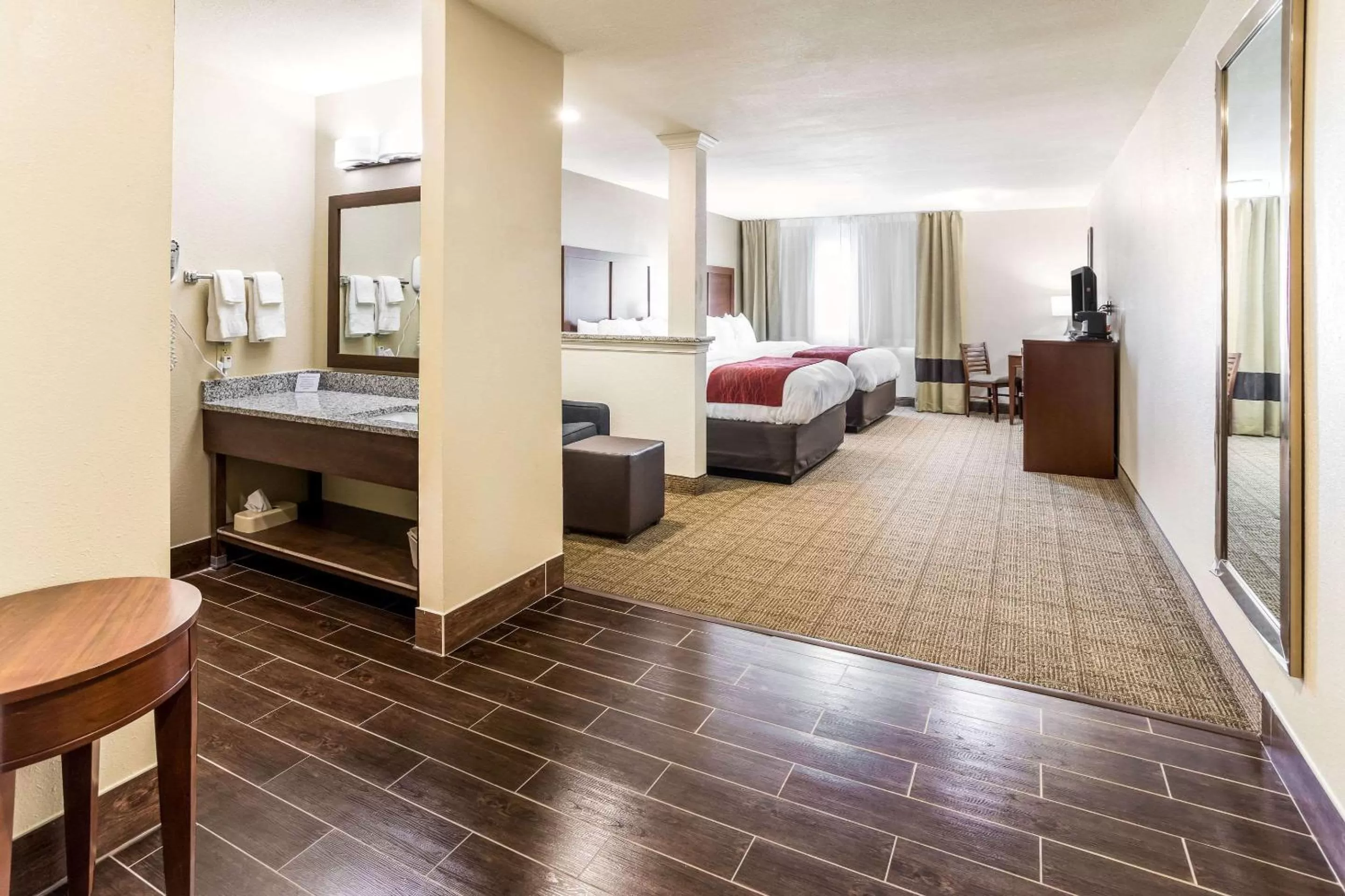 Photo of the whole room, Bed in Comfort Inn