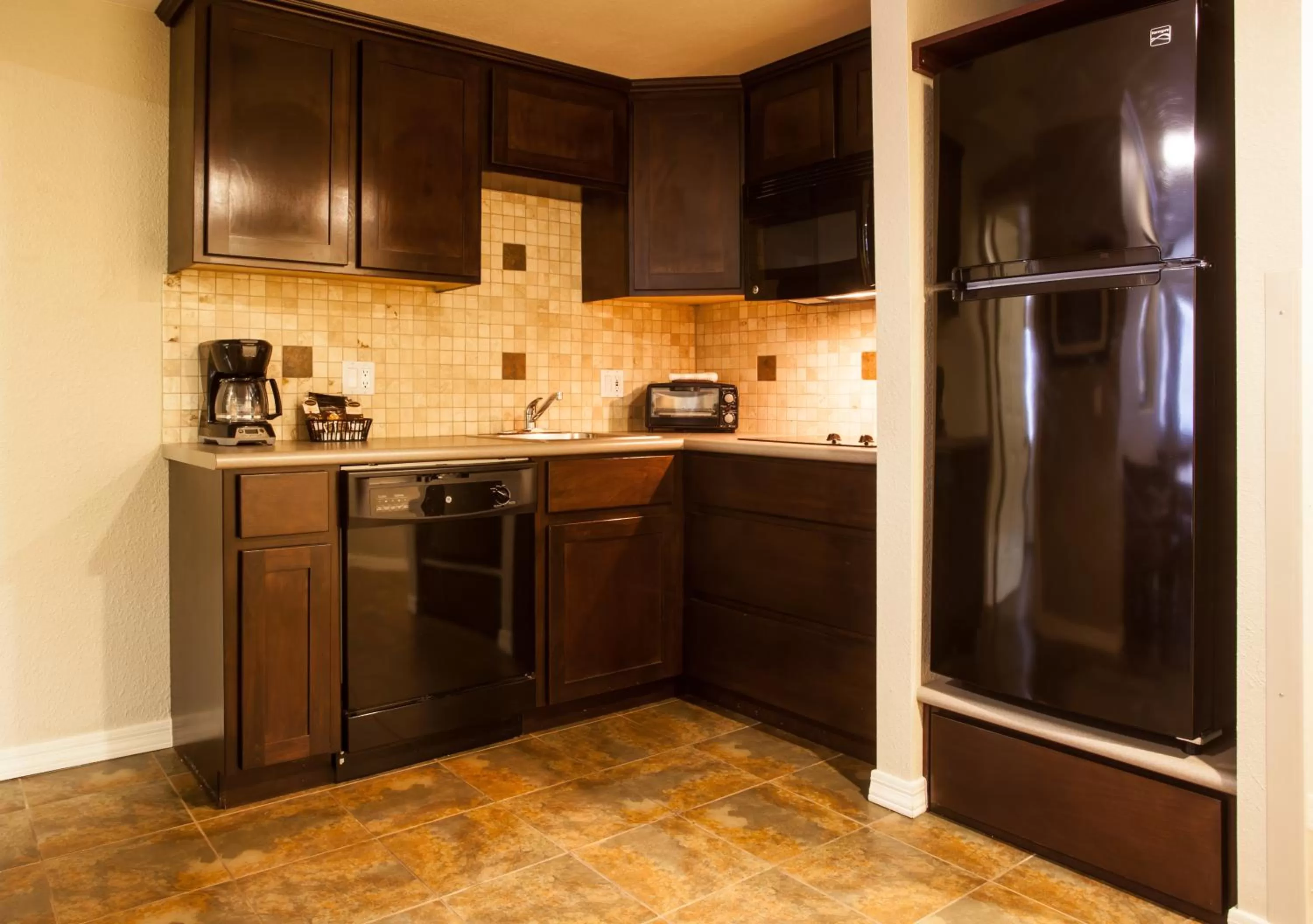 Kitchen or kitchenette in London Bridge Resort